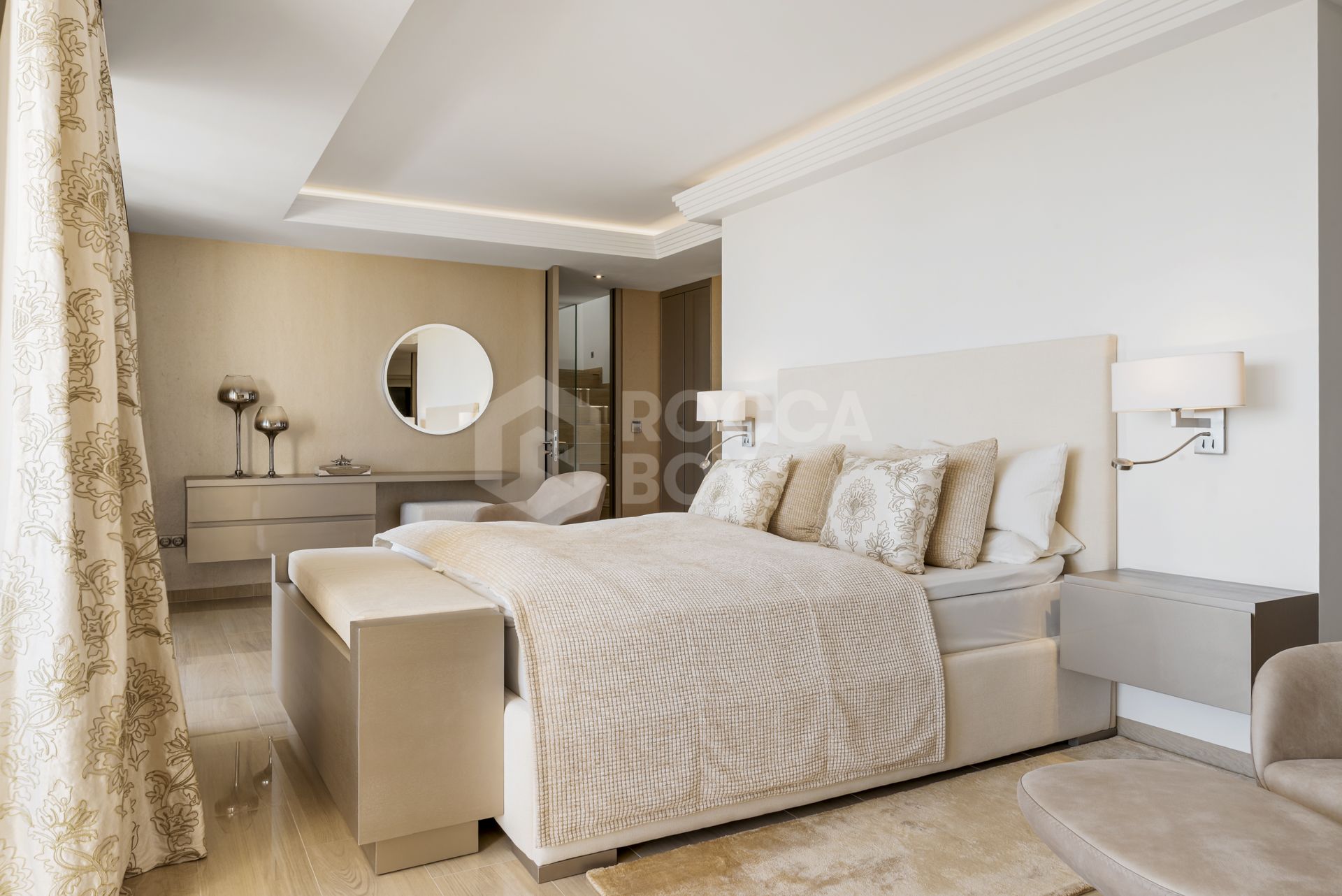 Exquisite Four-Bedroom Luxury Penthouse with Panoramic Views and Exceptional Amenities