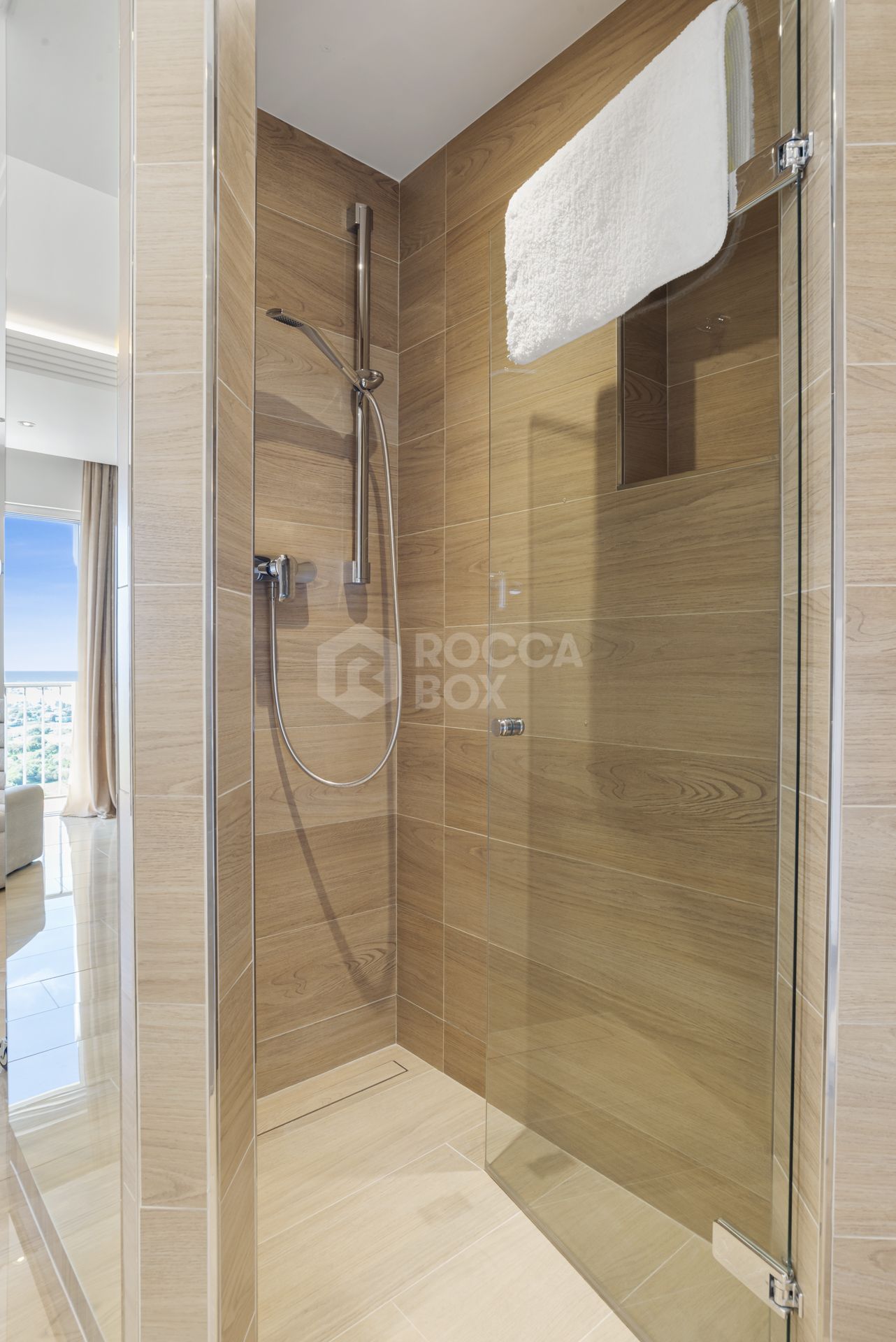 Exquisite Four-Bedroom Luxury Penthouse with Panoramic Views and Exceptional Amenities