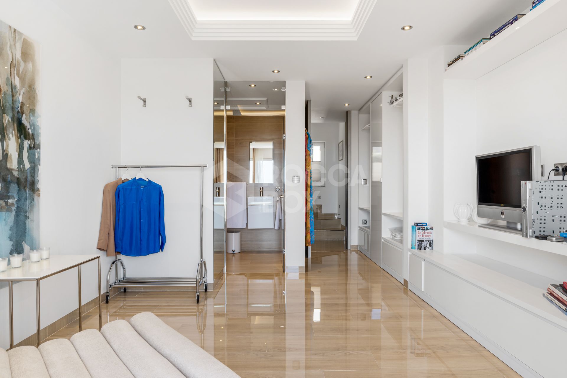 Exquisite Four-Bedroom Luxury Penthouse with Panoramic Views and Exceptional Amenities