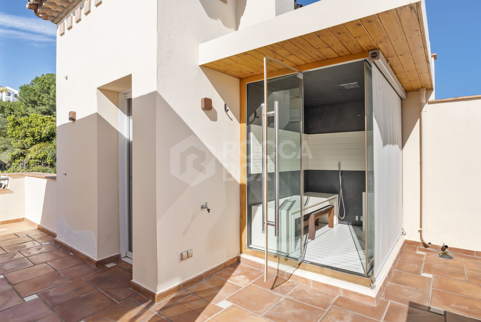 Exquisite Four-Bedroom Luxury Penthouse with Panoramic Views and Exceptional Amenities