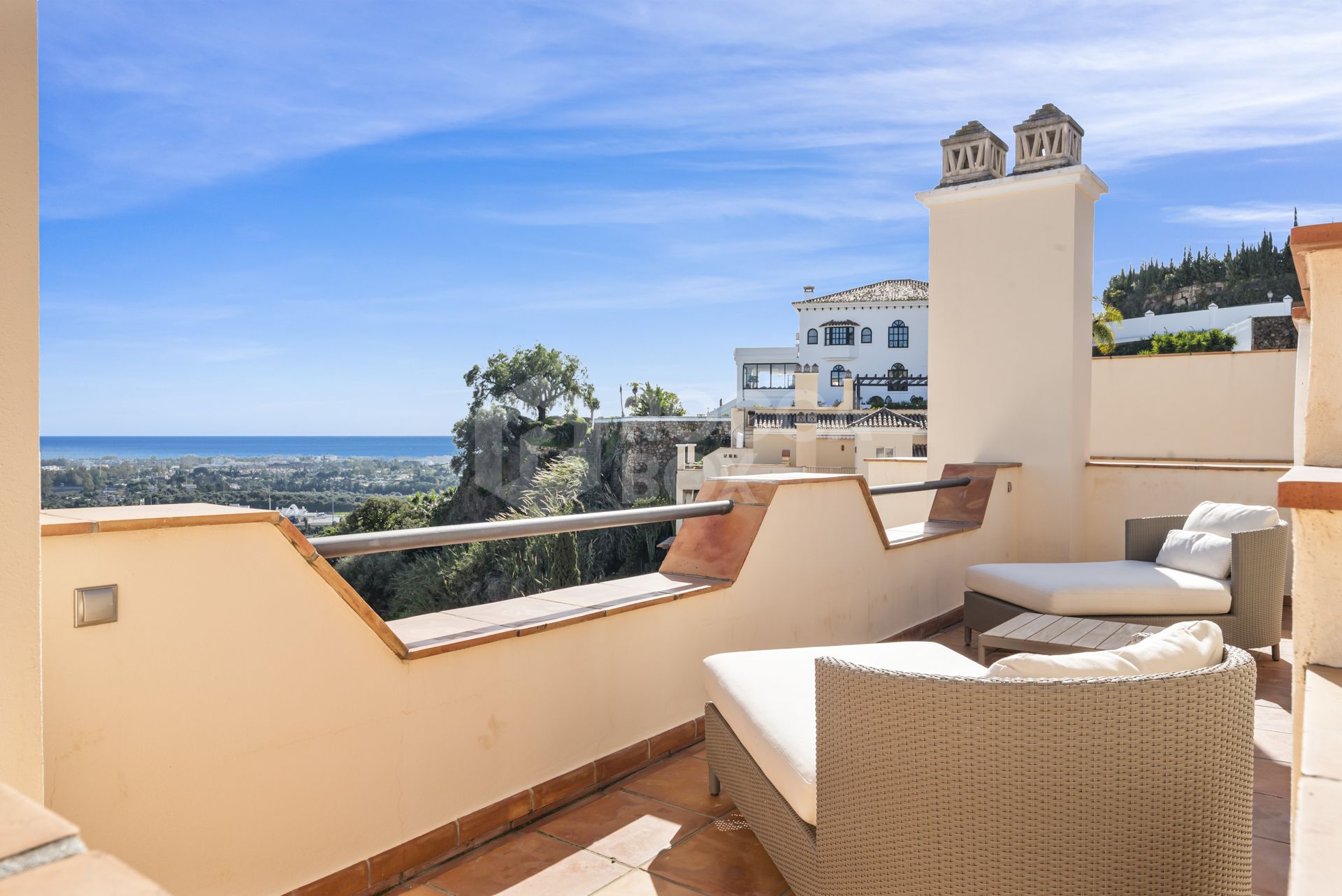 Exquisite Four-Bedroom Luxury Penthouse with Panoramic Views and Exceptional Amenities