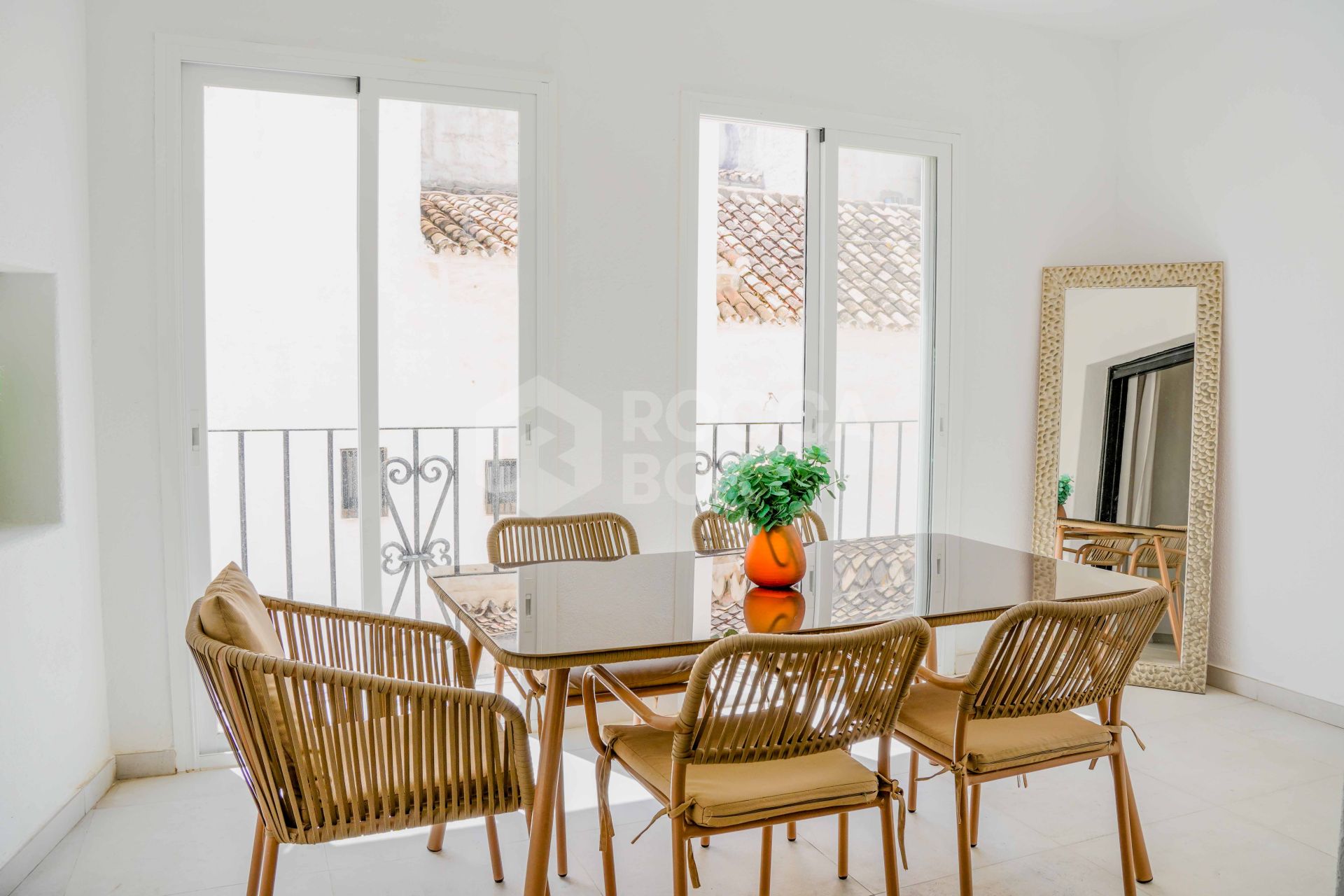 3-Bedroom Apartment with Exceptional Amenities in Marbella's Premier Area