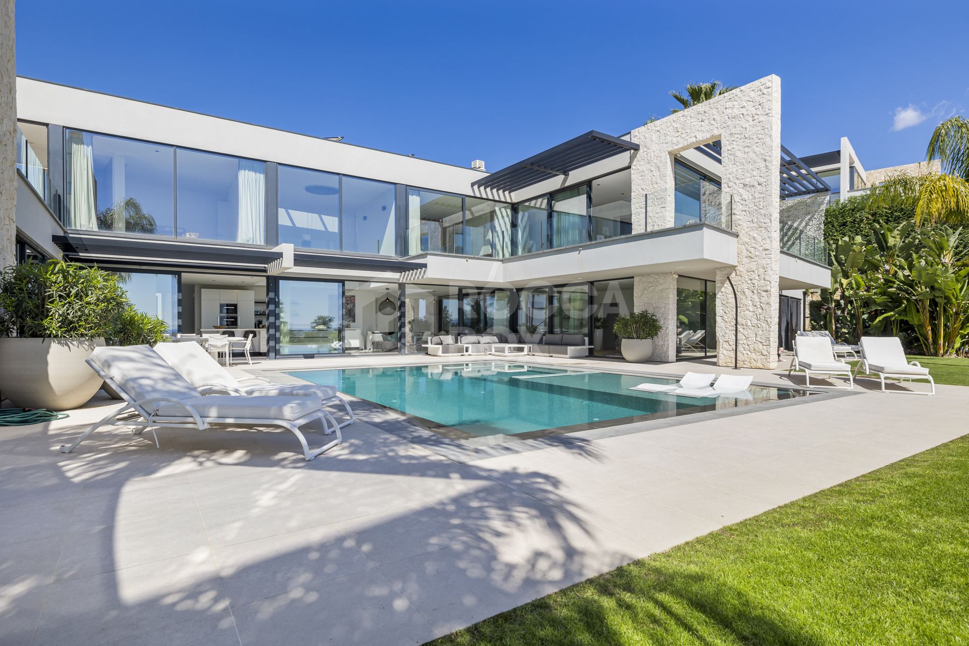 Exquisite Five-Bedroom Frontline Golf Villa with Panoramic Views