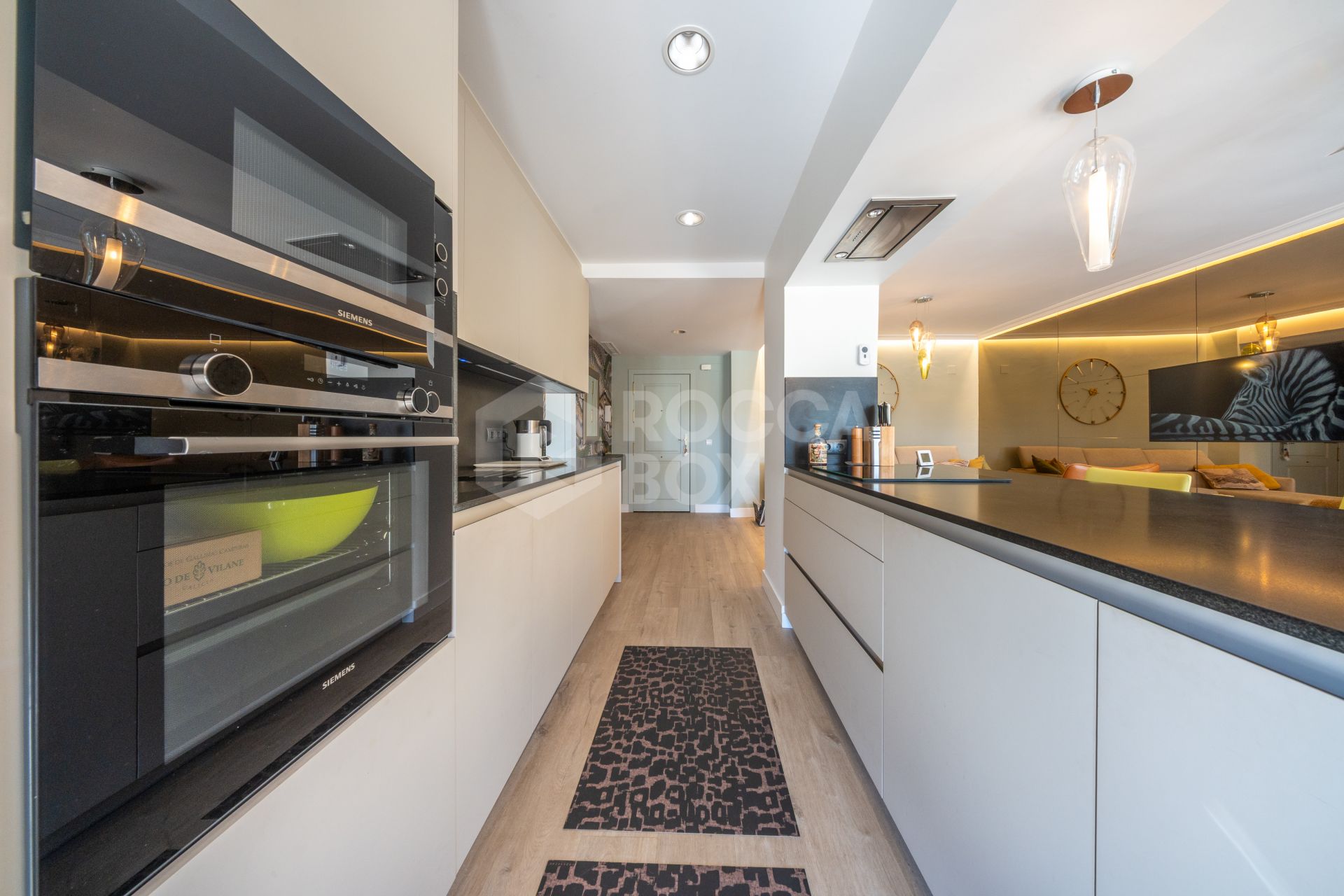 Stylish Renovated 2-Bed Apartment in Gated Community, Minutes from Puerto Banús