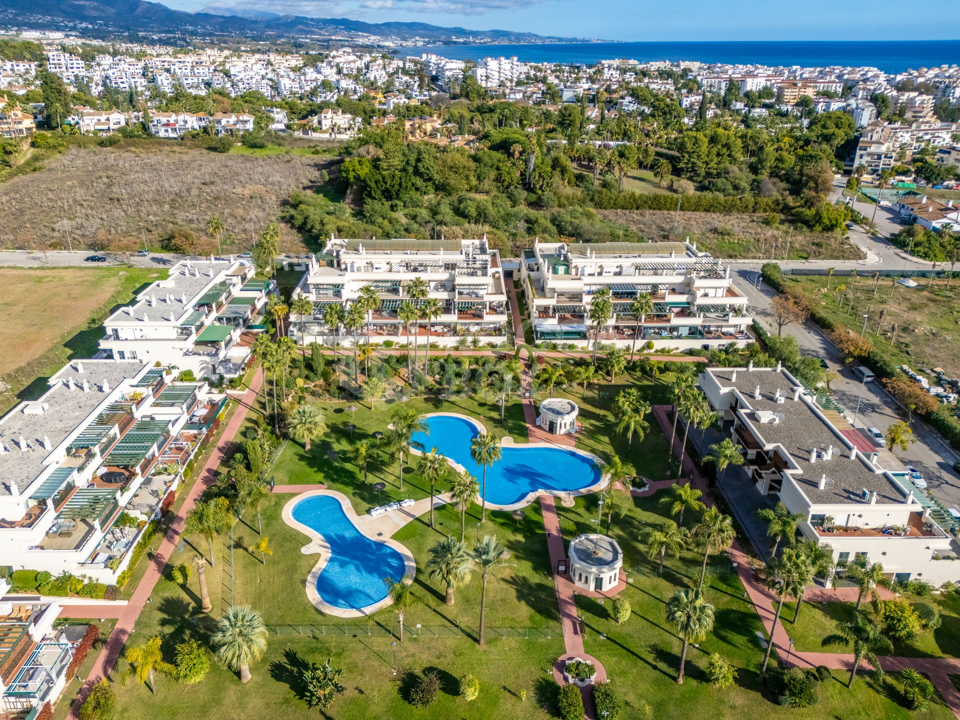 Stylish Renovated 2-Bed Apartment in Gated Community, Minutes from Puerto Banús