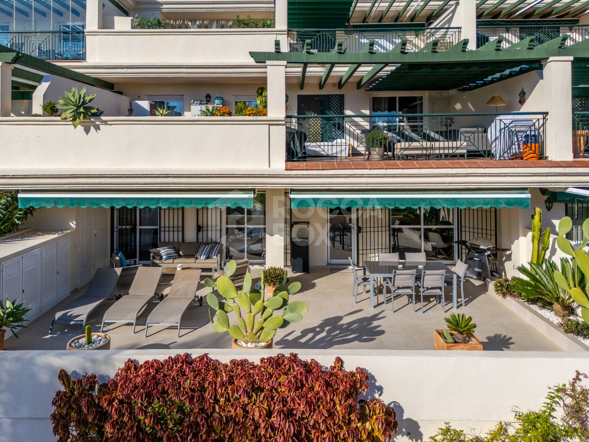 Stylish Renovated 2-Bed Apartment in Gated Community, Minutes from Puerto Banús