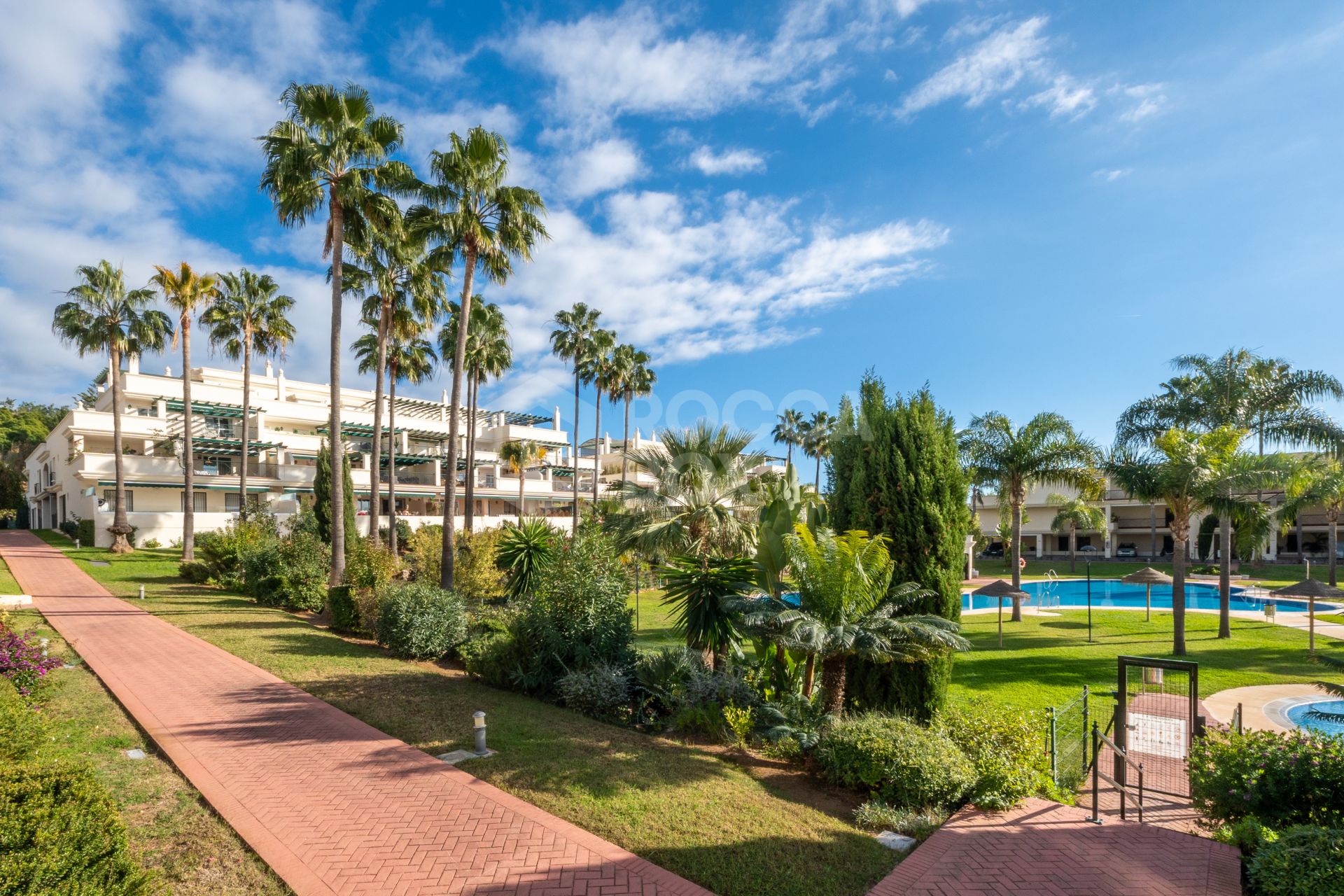 Stylish Renovated 2-Bed Apartment in Gated Community, Minutes from Puerto Banús