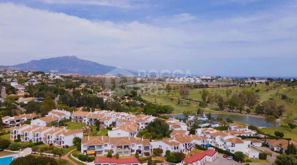 Penthouse in Estepona East with Stunning Views