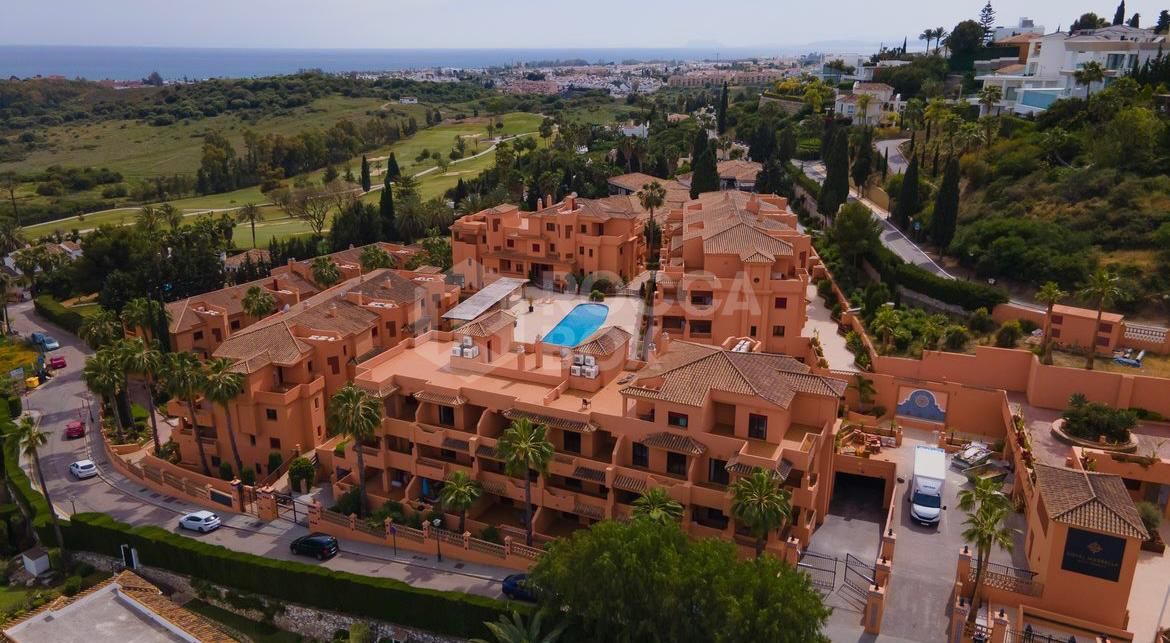 Penthouse in Estepona East with Stunning Views