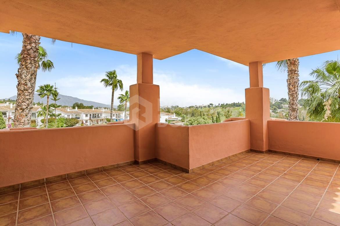 Penthouse in Estepona East with Stunning Views