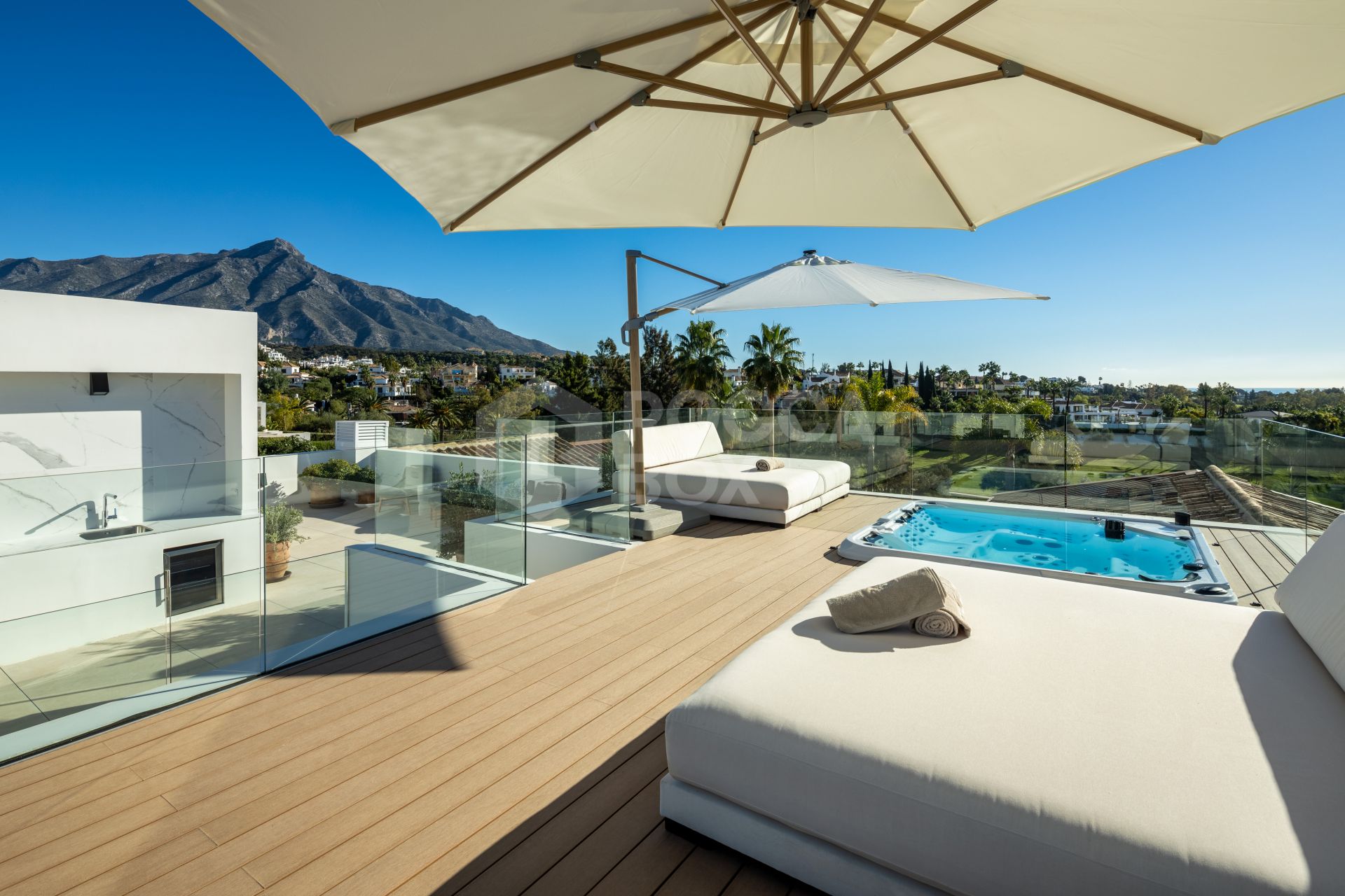 Exquisite Frontline Golf Villa with Breathtaking Views in Nueva Andalucía