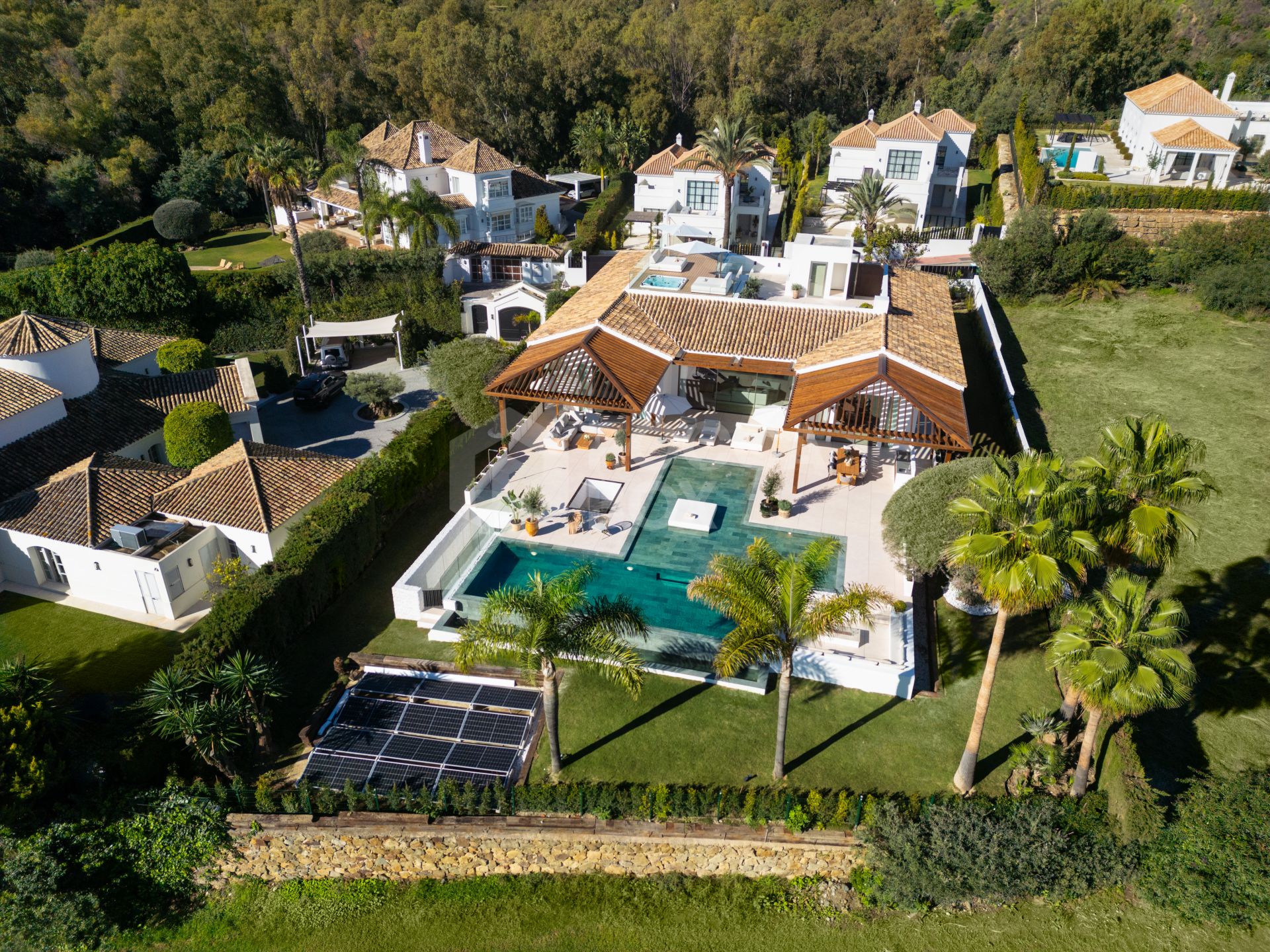 Exquisite Frontline Golf Villa with Breathtaking Views in Nueva Andalucía