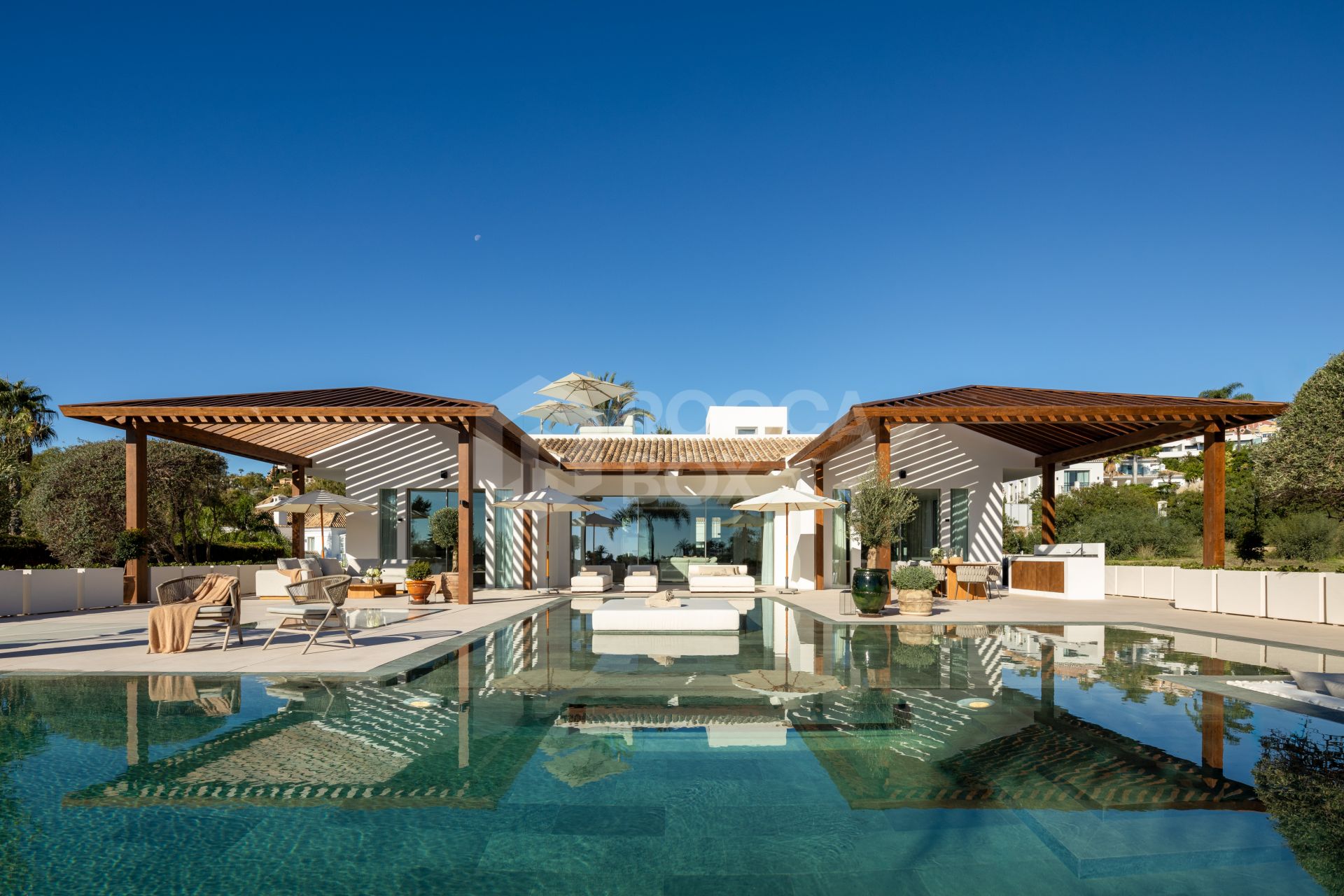 Exquisite Frontline Golf Villa with Breathtaking Views in Nueva Andalucía