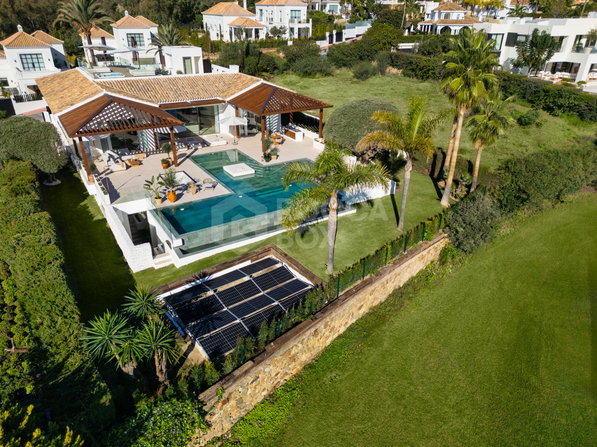 Exquisite Frontline Golf Villa with Breathtaking Views in Nueva Andalucía