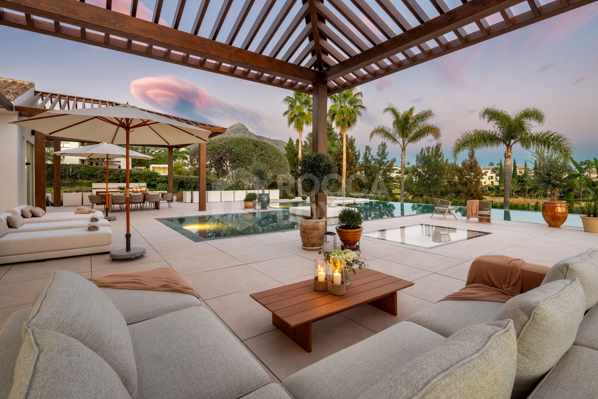 Exquisite Frontline Golf Villa with Breathtaking Views in Nueva Andalucía