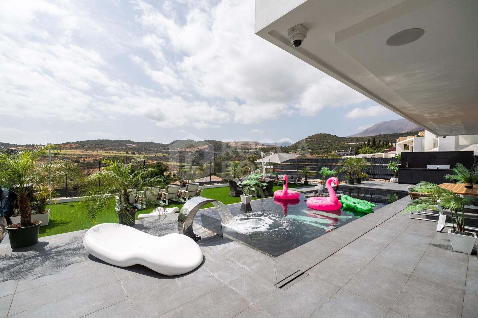 Exquisite 4-Bedroom Luxury Villa in the Prestigious Valle Romano