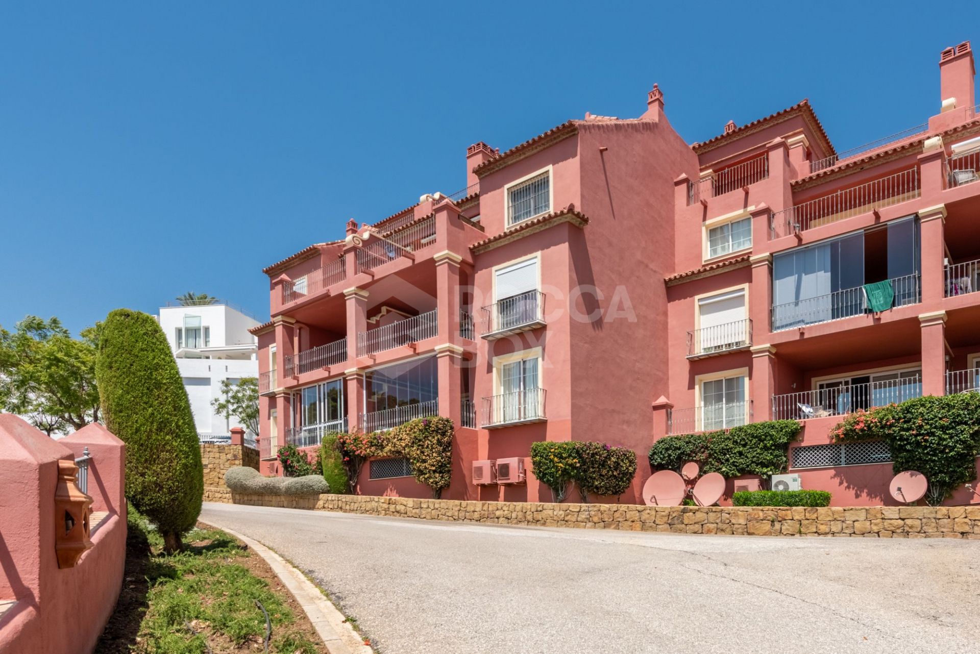 Elegant 2-Bedroom Apartment in Benahavis