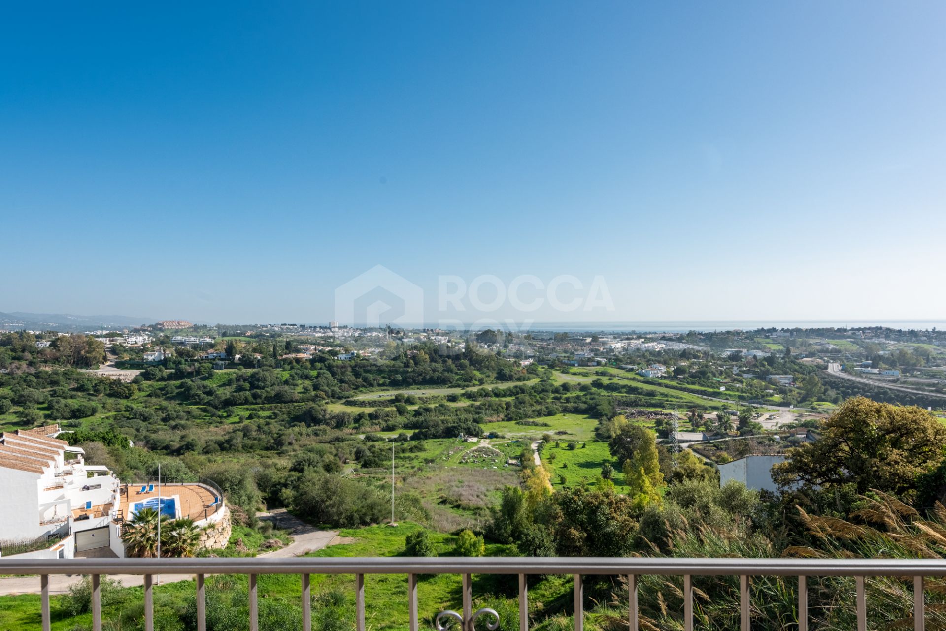 Exquisite Penthouse with Panoramic Views in Los Almendros, Benahavis