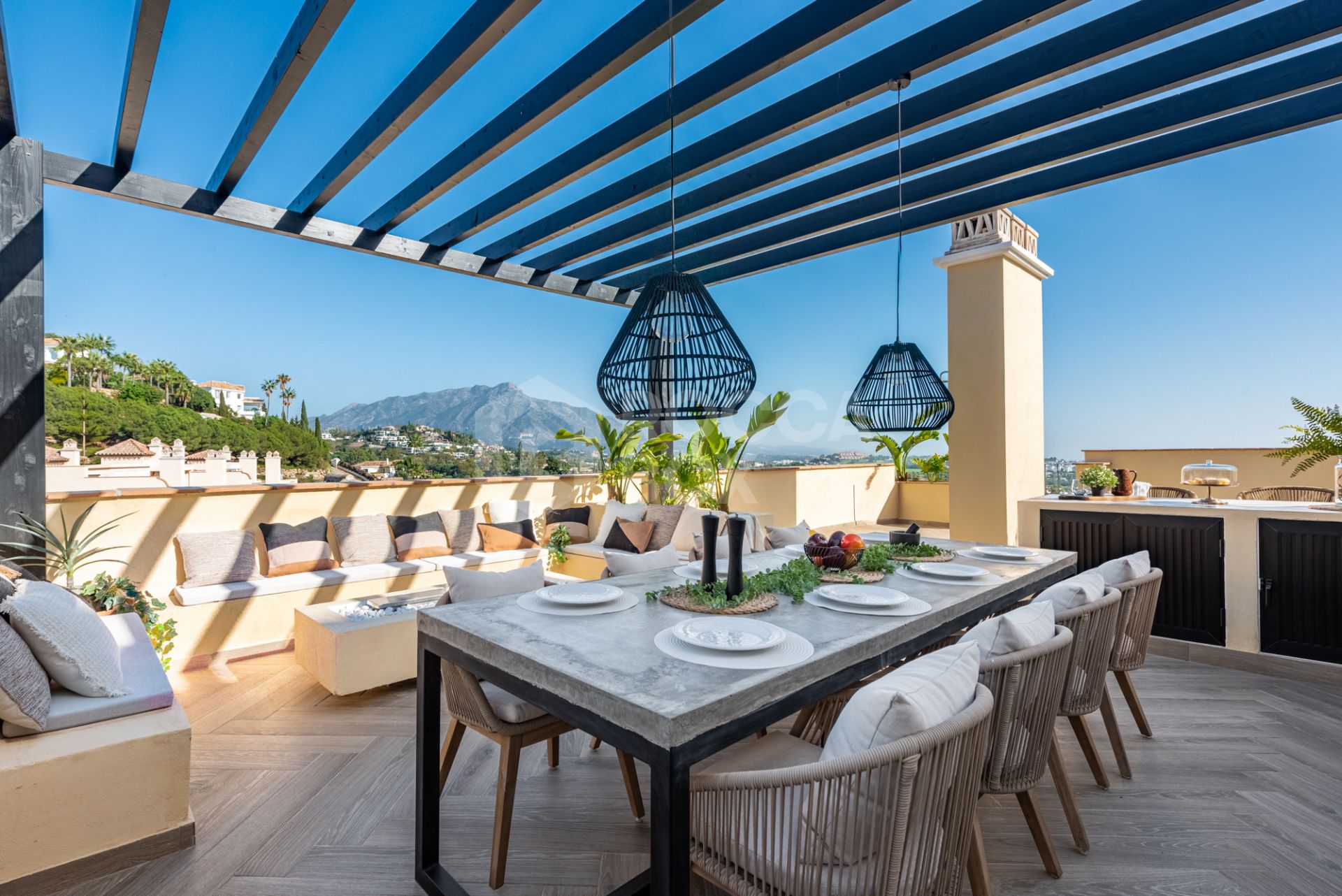 Exquisite Penthouse with Panoramic Views in Los Almendros, Benahavis