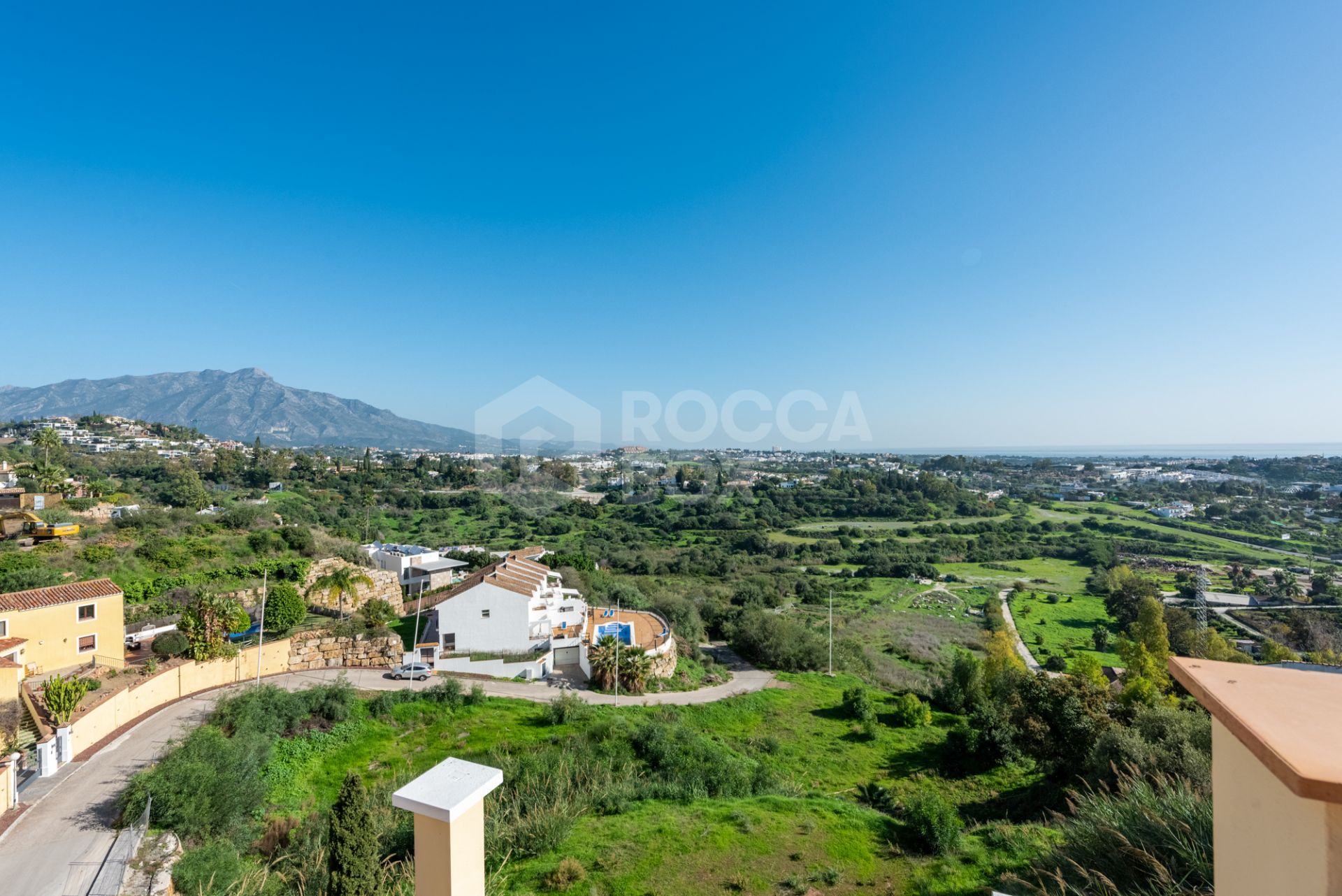 Exquisite Penthouse with Panoramic Views in Los Almendros, Benahavis