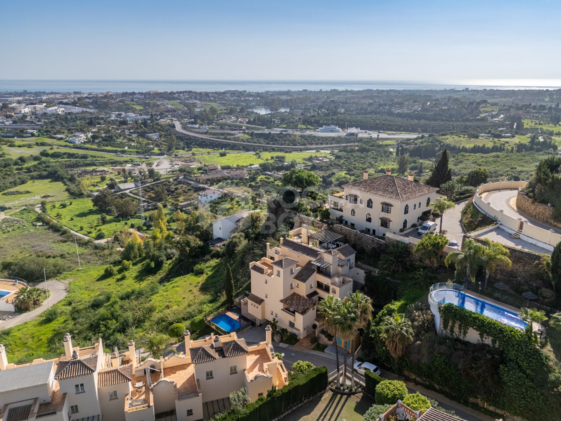 Exquisite Penthouse with Panoramic Views in Los Almendros, Benahavis