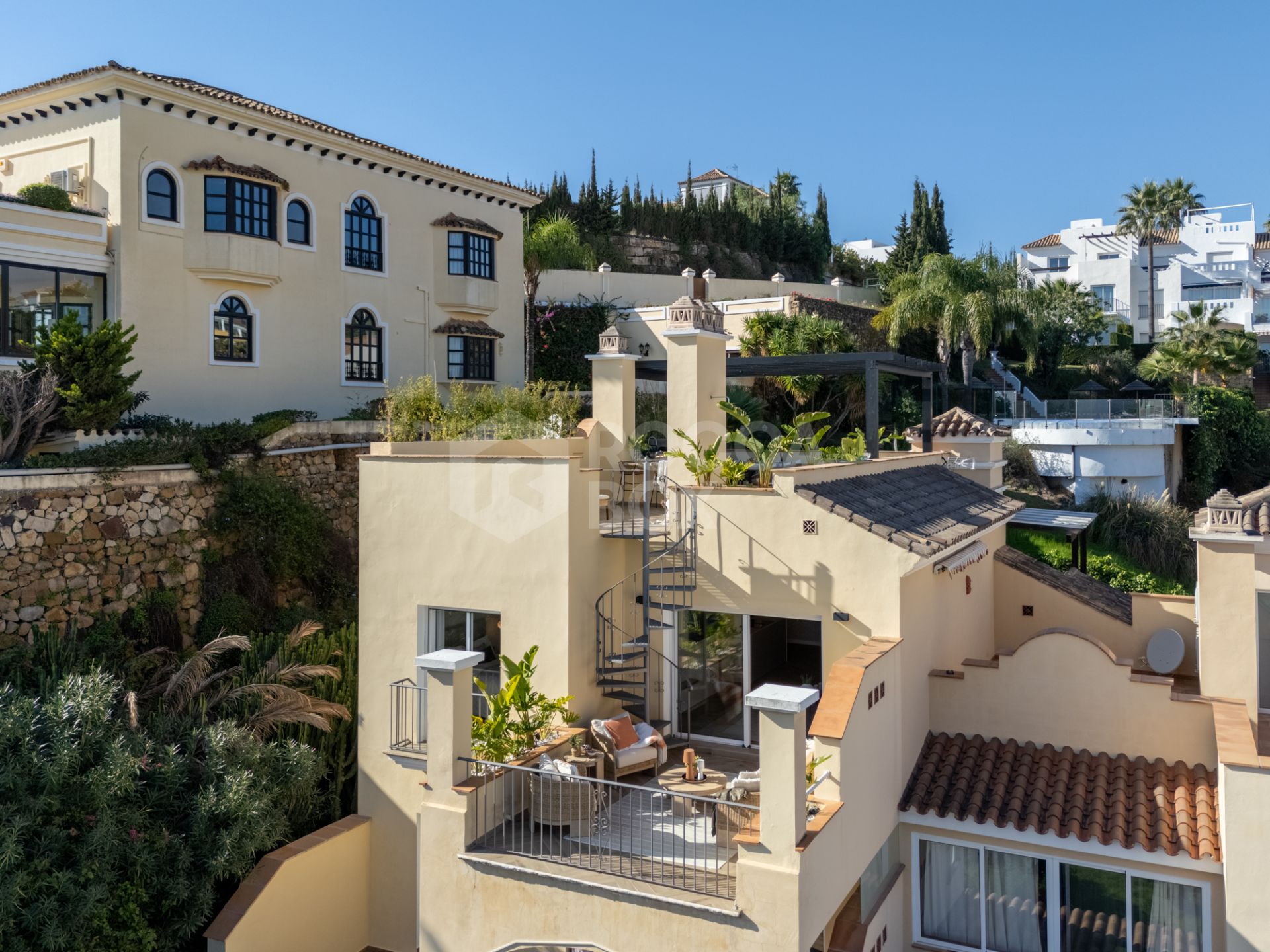 Exquisite Penthouse with Panoramic Views in Los Almendros, Benahavis