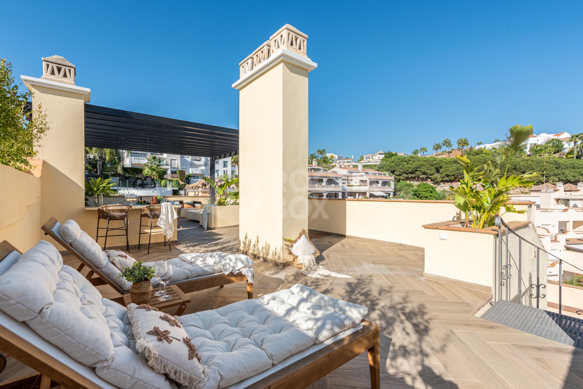 Exquisite Penthouse with Panoramic Views in Los Almendros, Benahavis