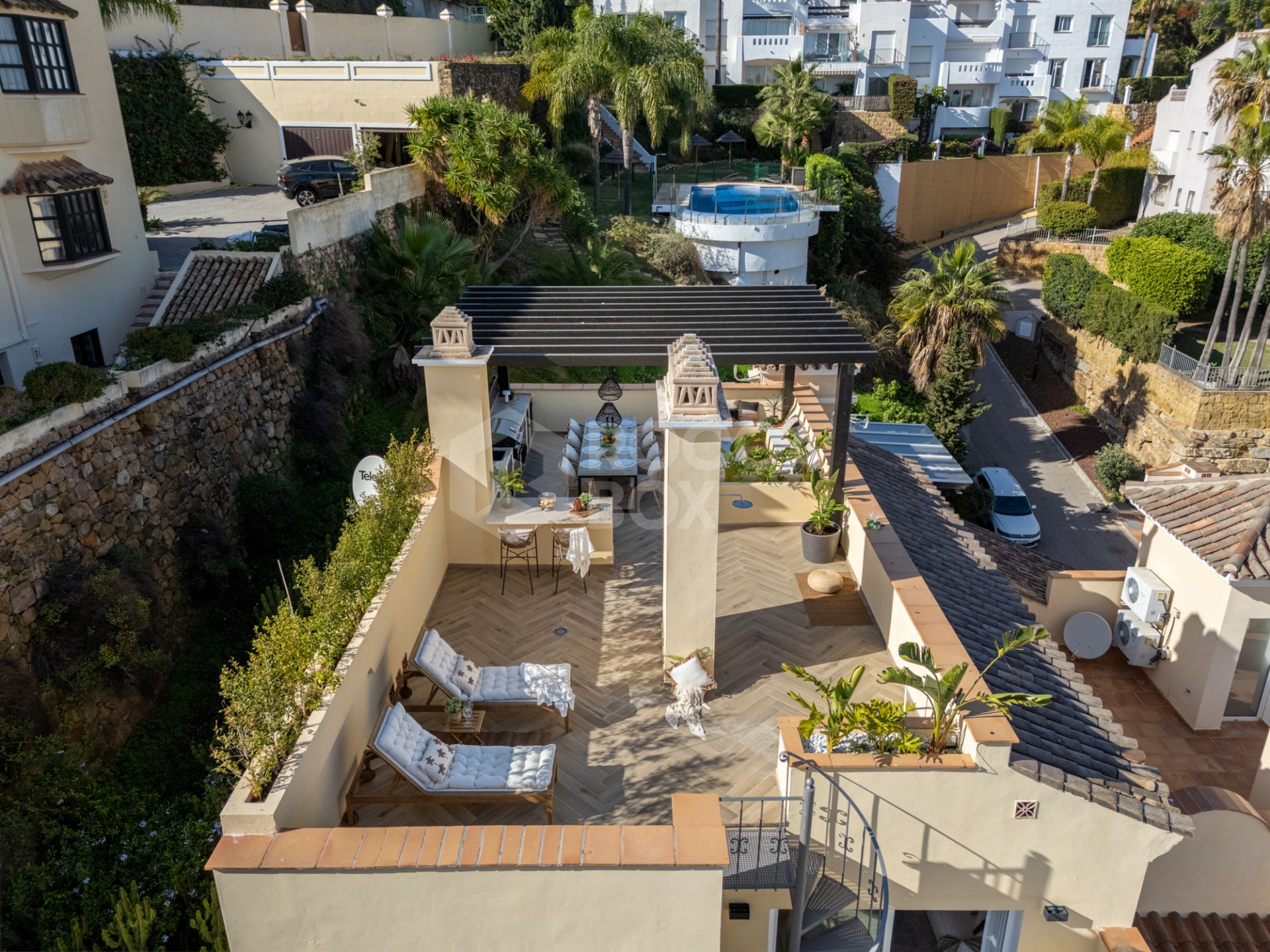 Exquisite Penthouse with Panoramic Views in Los Almendros, Benahavis