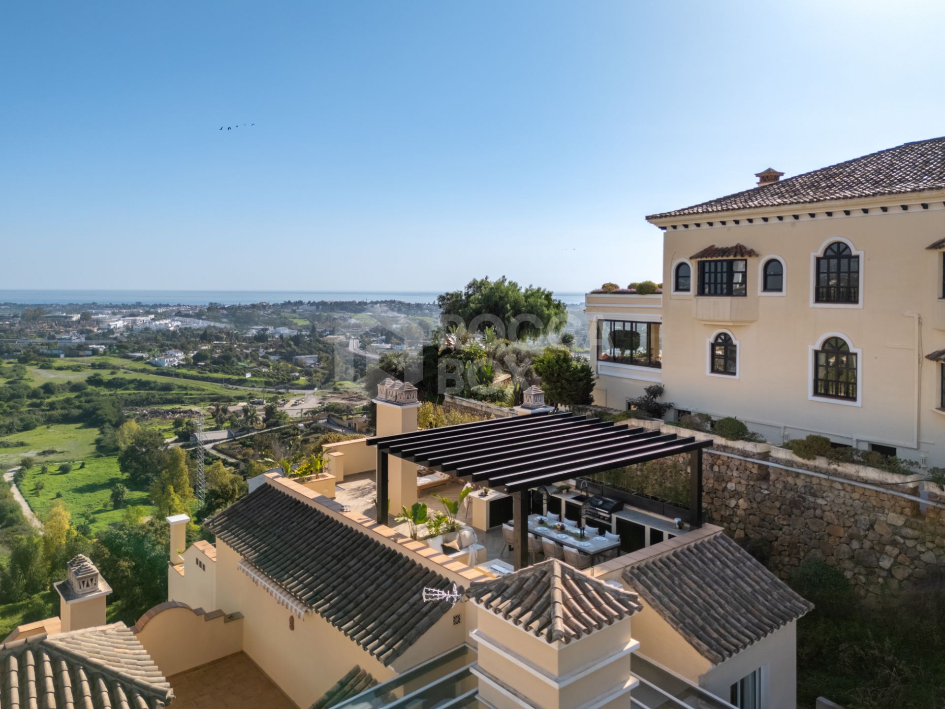 Exquisite Penthouse with Panoramic Views in Los Almendros, Benahavis