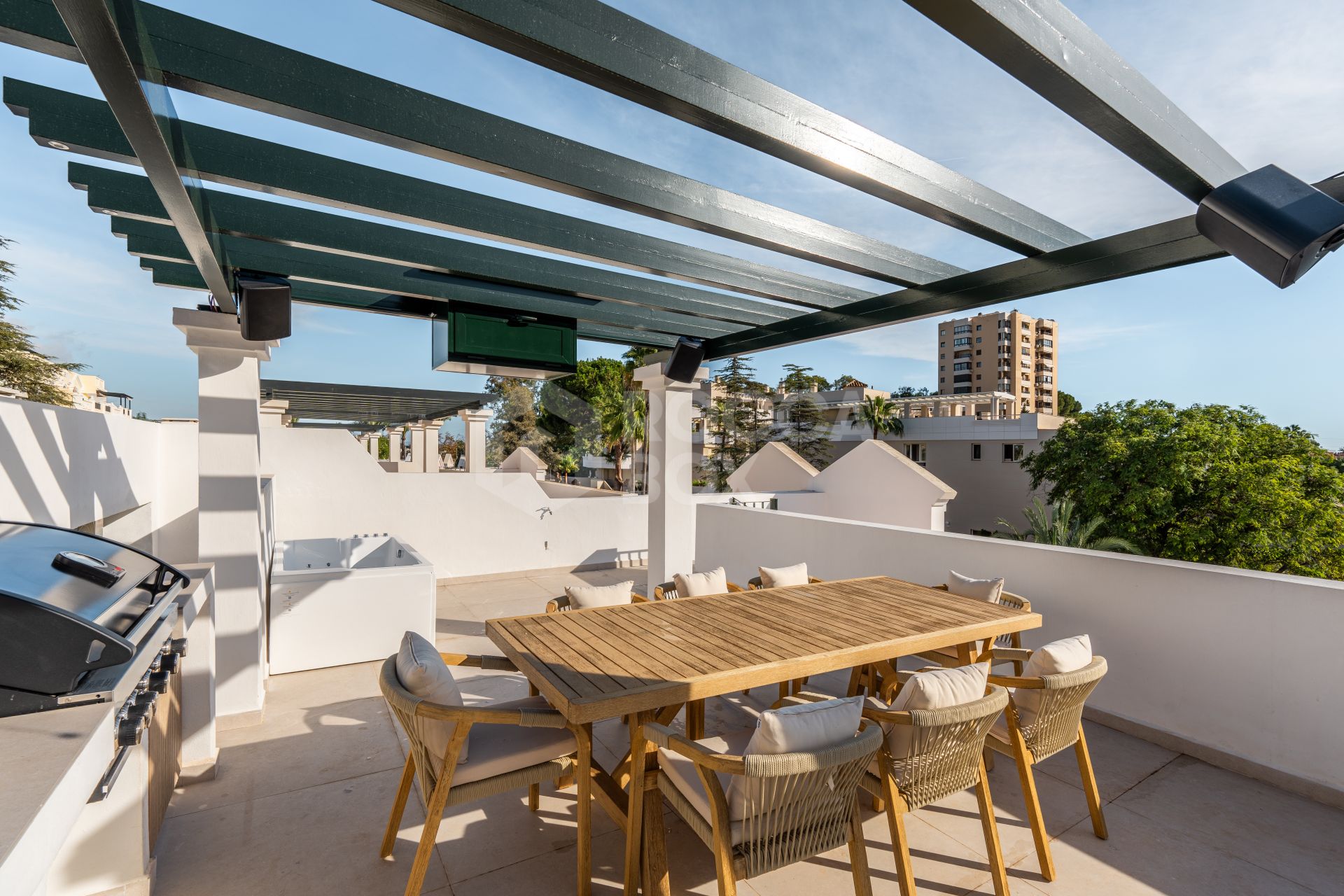 Stylish Duplex Penthouse in Aloha Gardens, Marbella