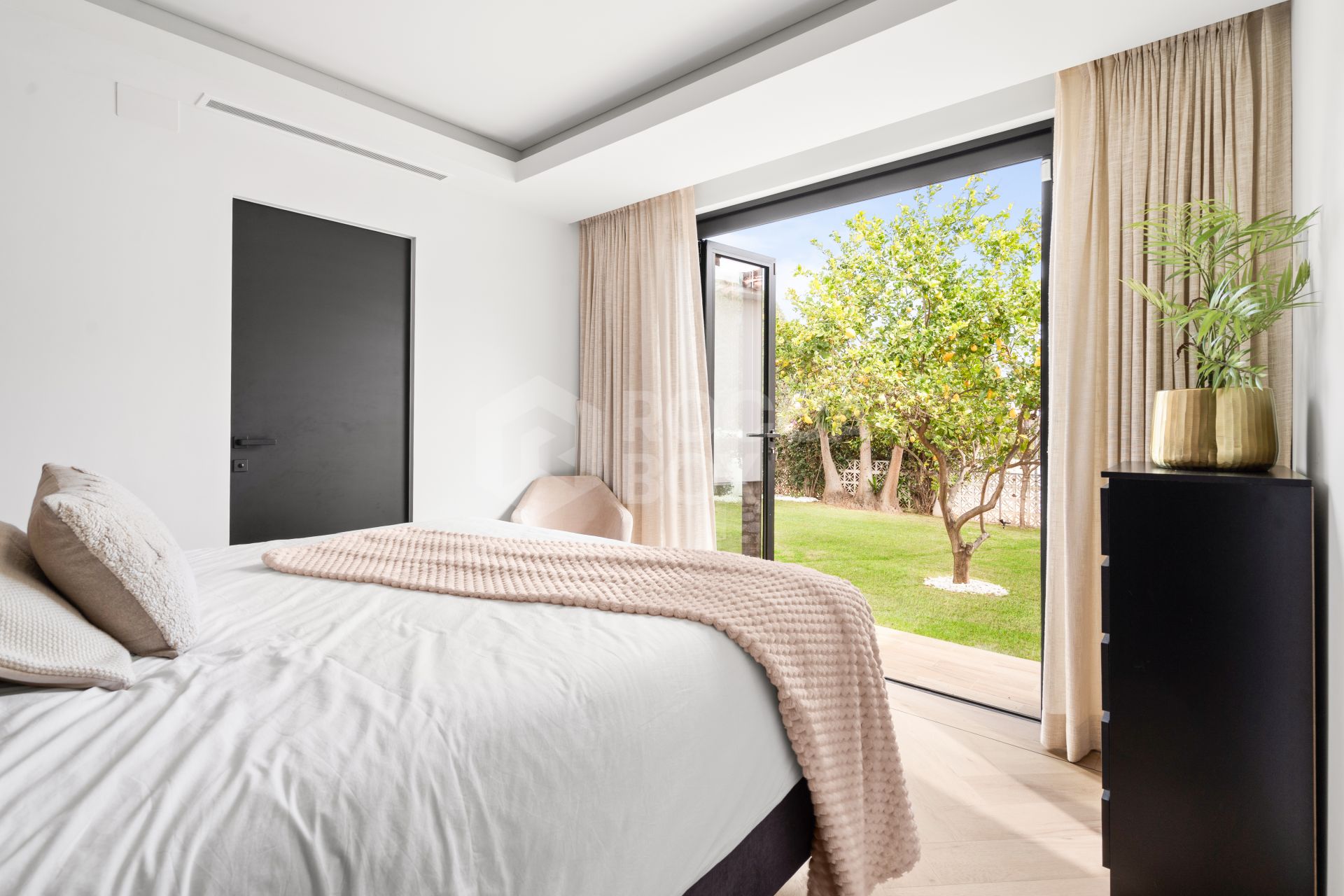Luxury 7-Bedroom Villa with Infinity Pool in Marbella