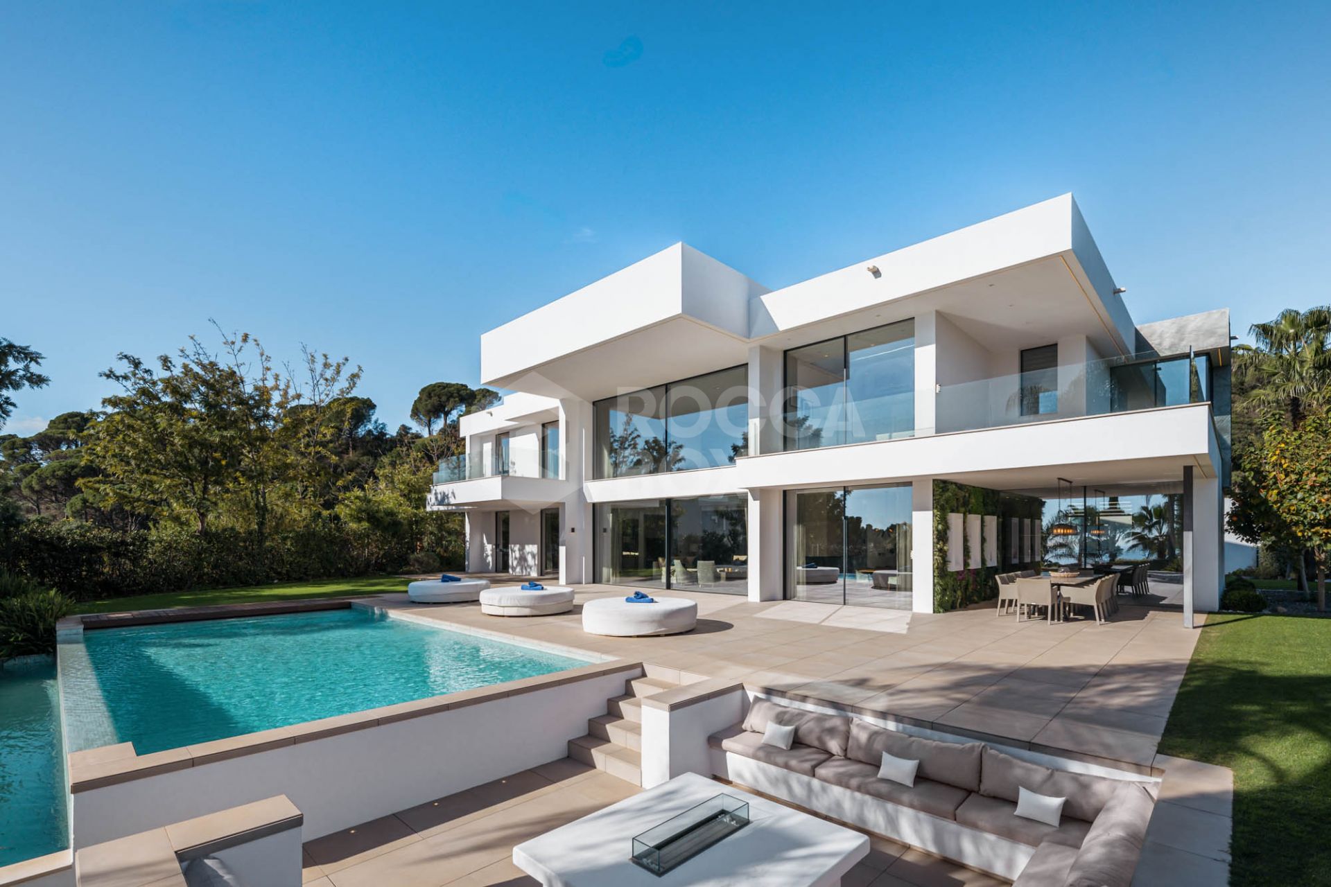 Elegant Mediterranean Villa with Breathtaking Panoramic Views