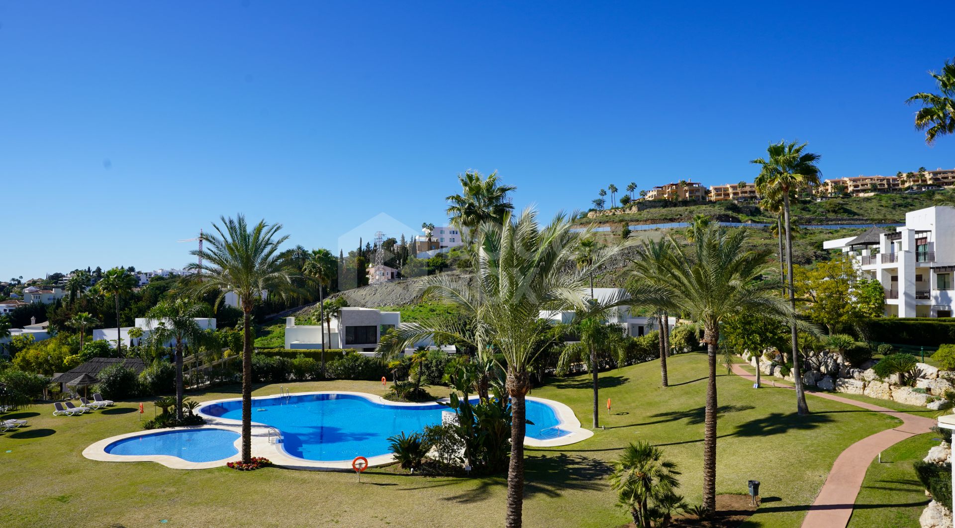 Penthouse in Mirador del Paraiso, Benahavis