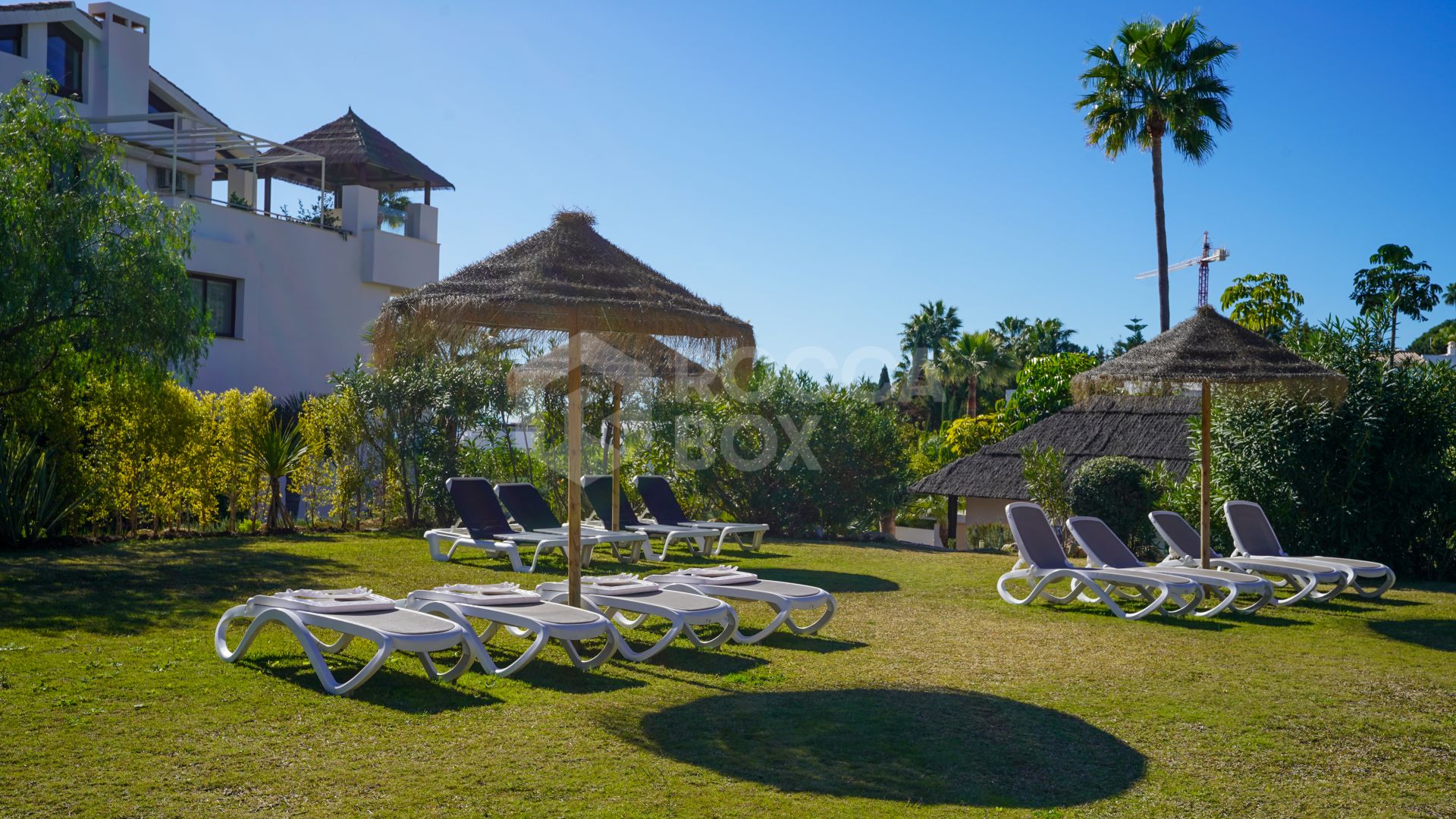 Penthouse in Mirador del Paraiso, Benahavis