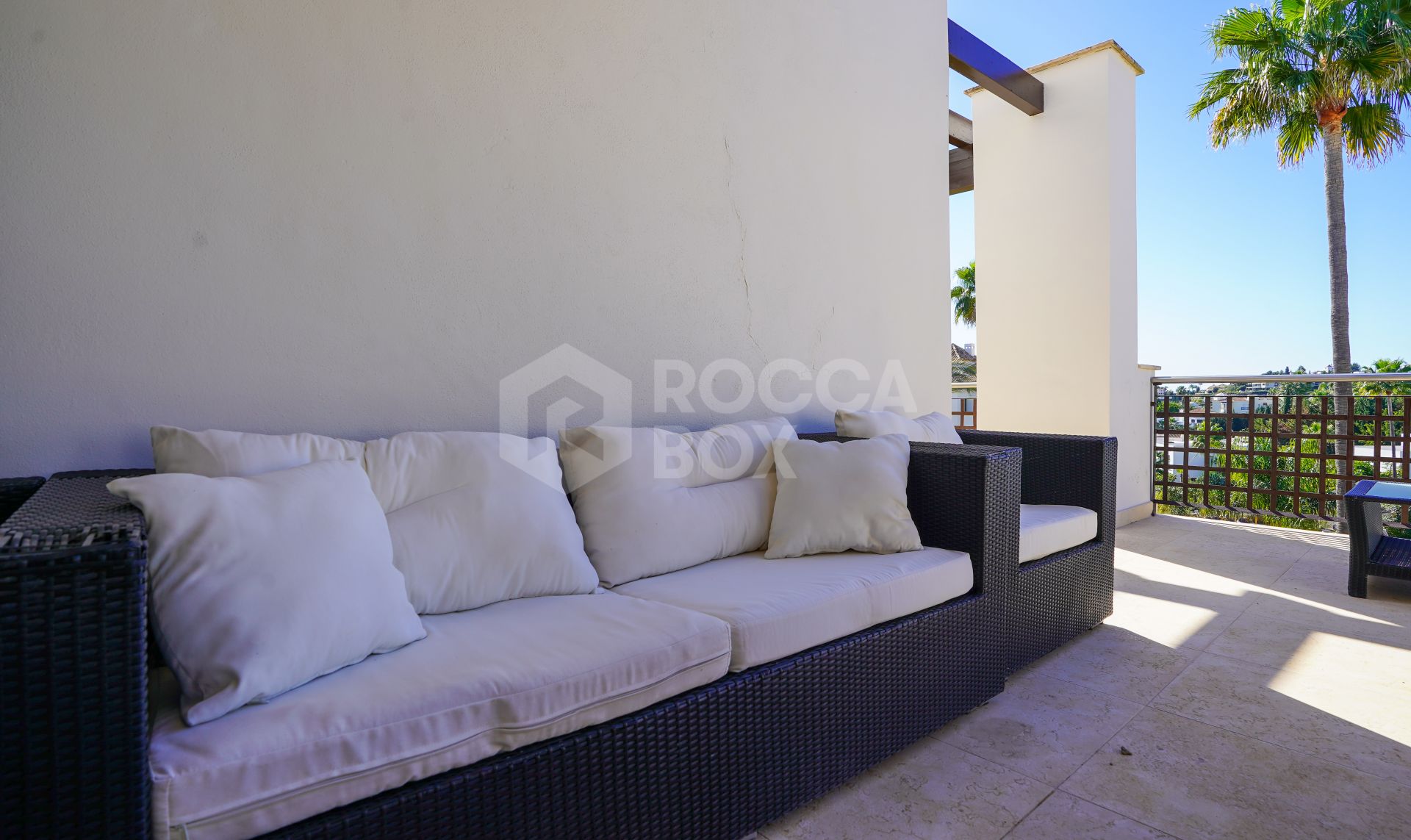 Penthouse in Mirador del Paraiso, Benahavis