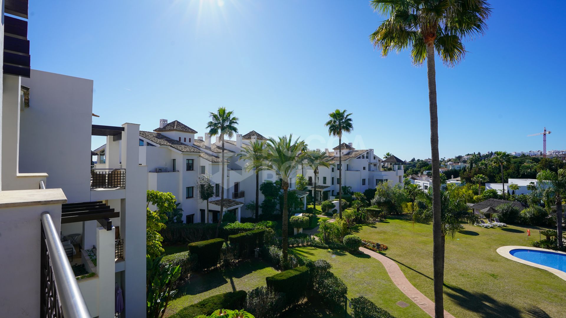 Penthouse in Mirador del Paraiso, Benahavis