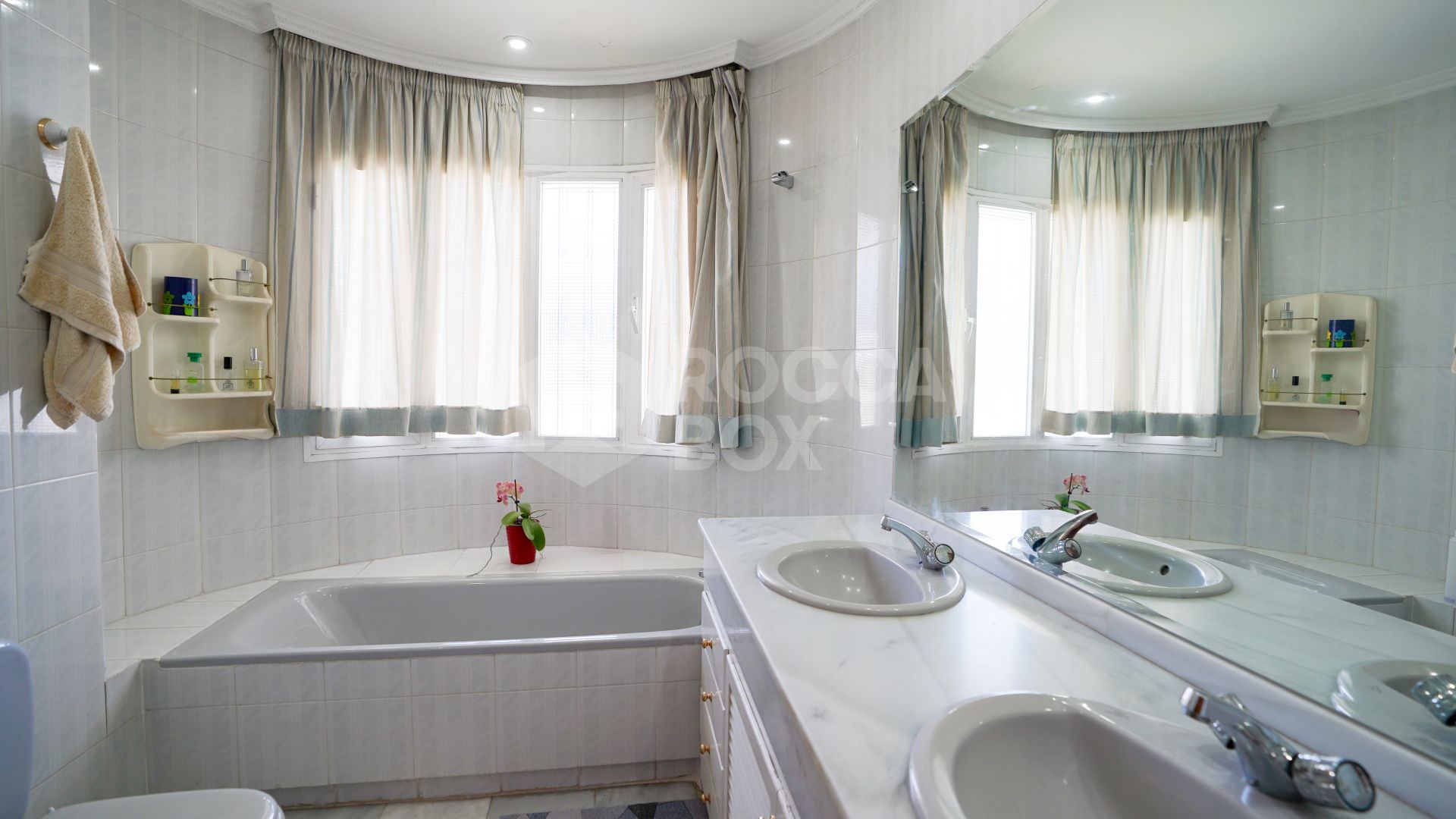 Four-Bedroom Villa with Sea Views in Marbella
