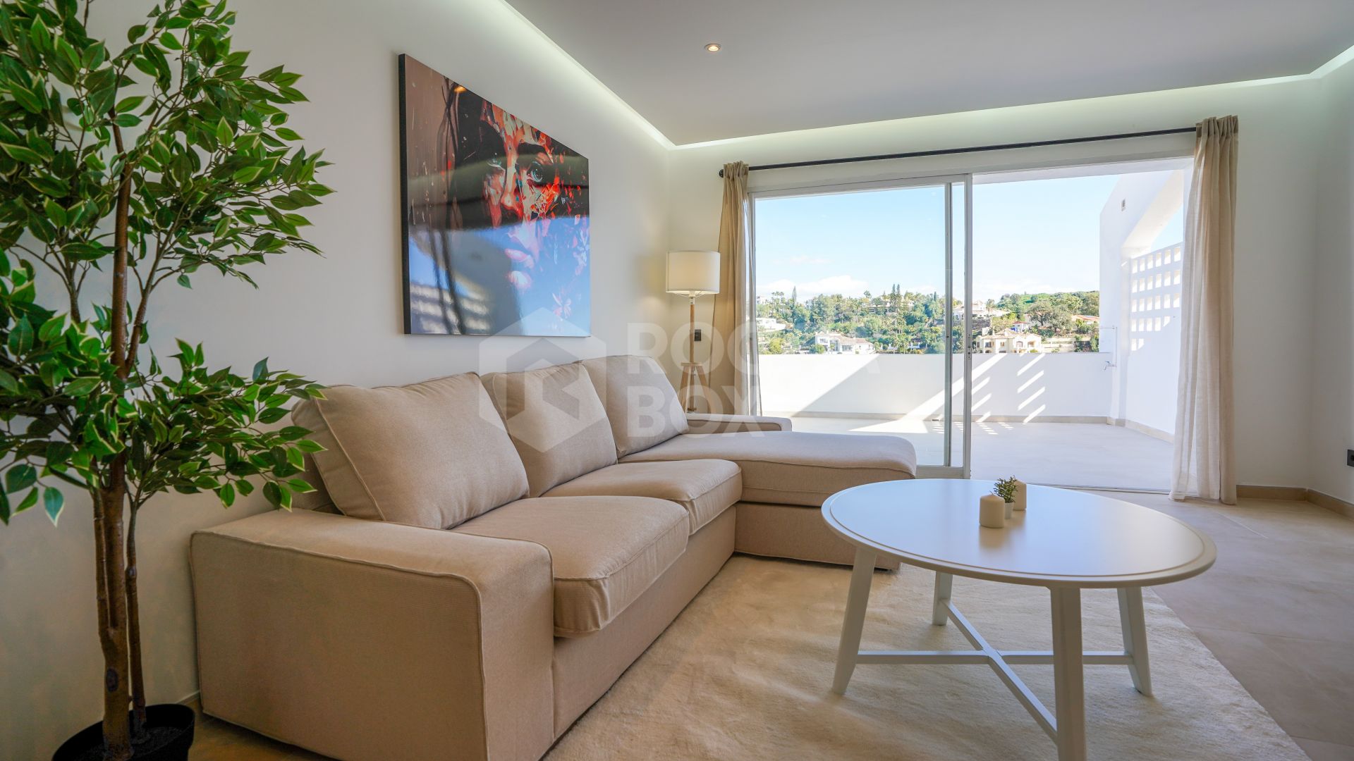 Luxury 2-Bedroom Apartment with Stunning Panoramic Views!