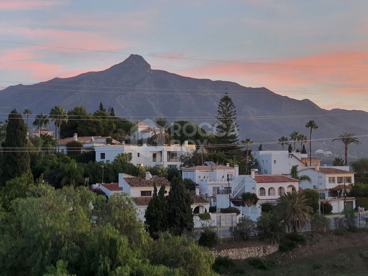Unique Investment Opportunity – Villa with Approved Project & Panoramic Views