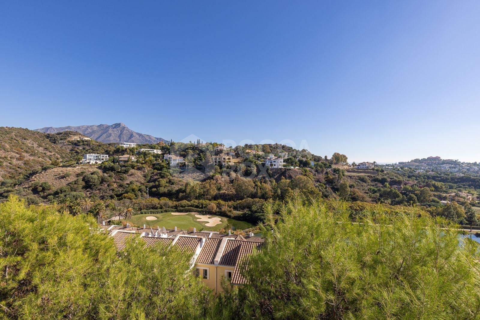 3-Bedroom Apartment in La Quinta, Benahavis