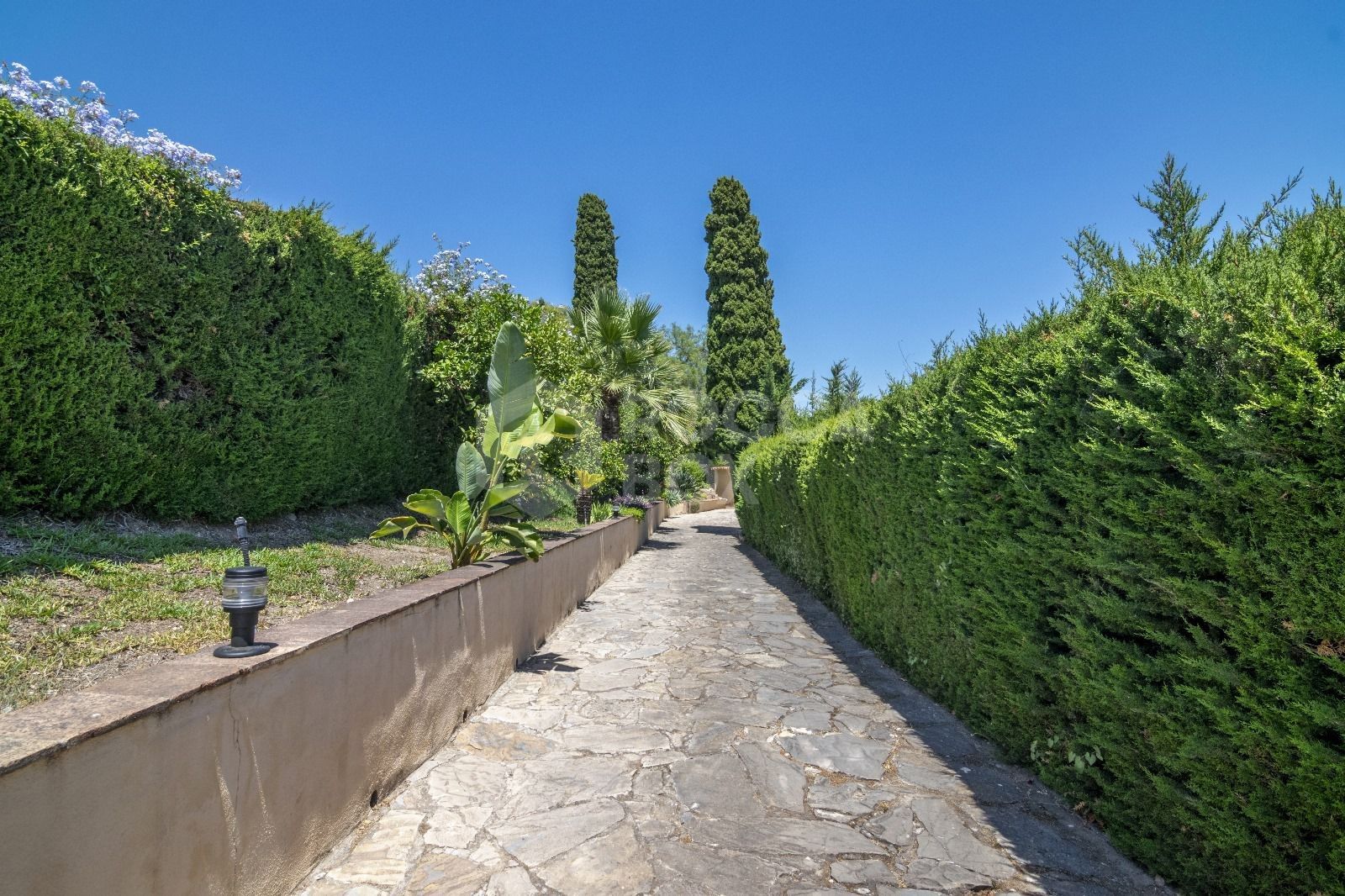 Charming Villa with Sea & Mountain Views Near La Zagaleta