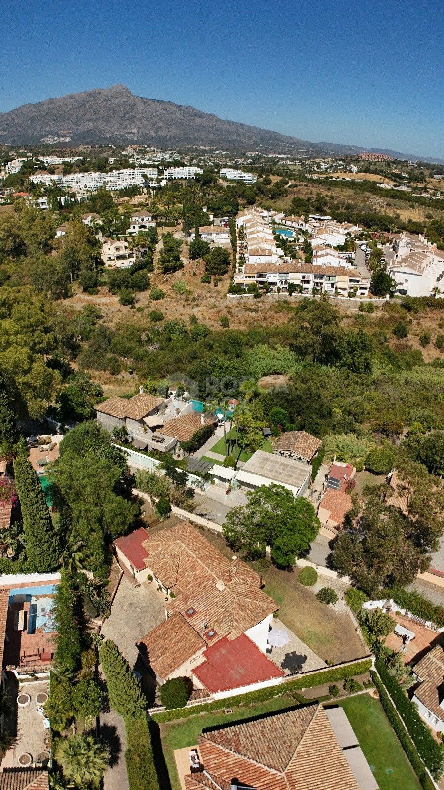 Charming Villa with Sea & Mountain Views Near La Zagaleta