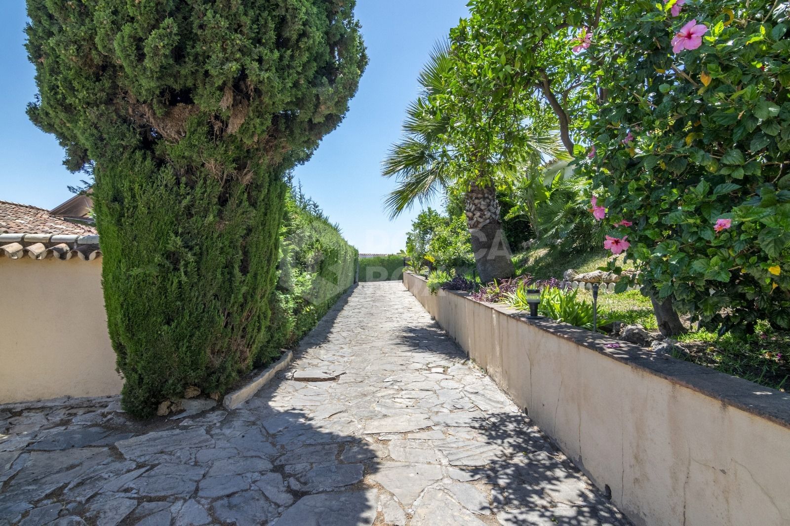 Charming Villa with Sea & Mountain Views Near La Zagaleta