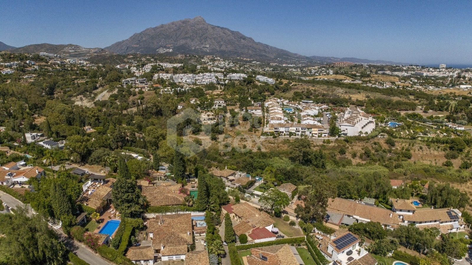 Charming Villa with Sea & Mountain Views Near La Zagaleta