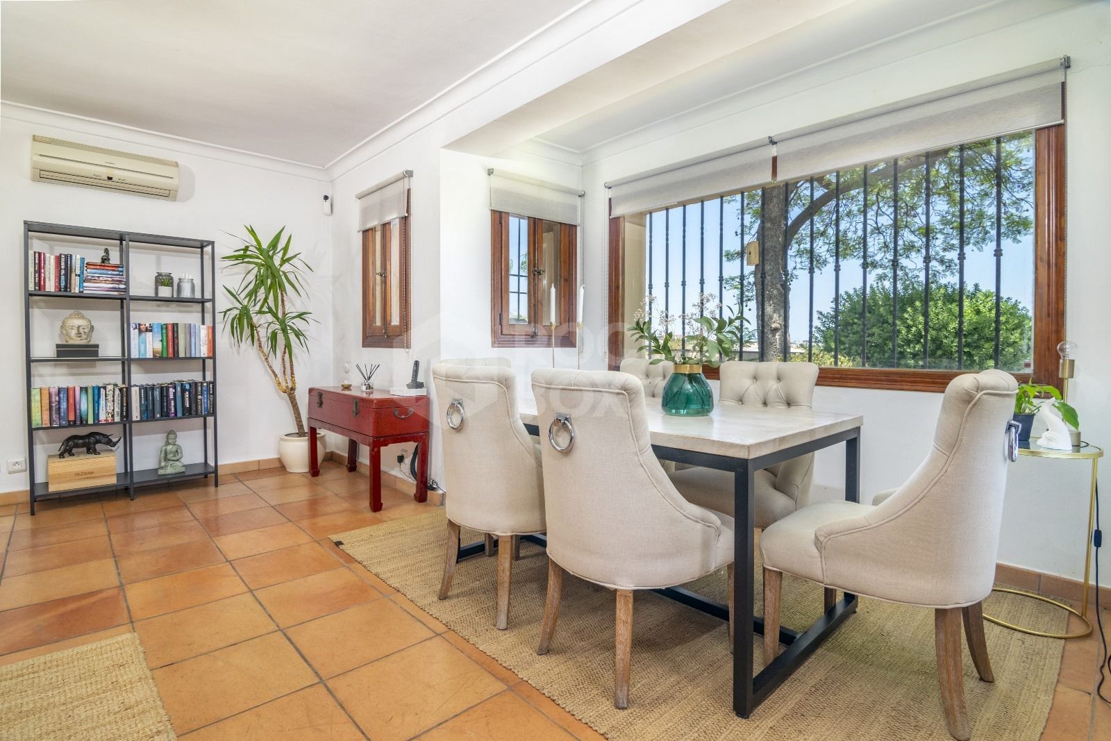 Charming Villa with Sea & Mountain Views Near La Zagaleta