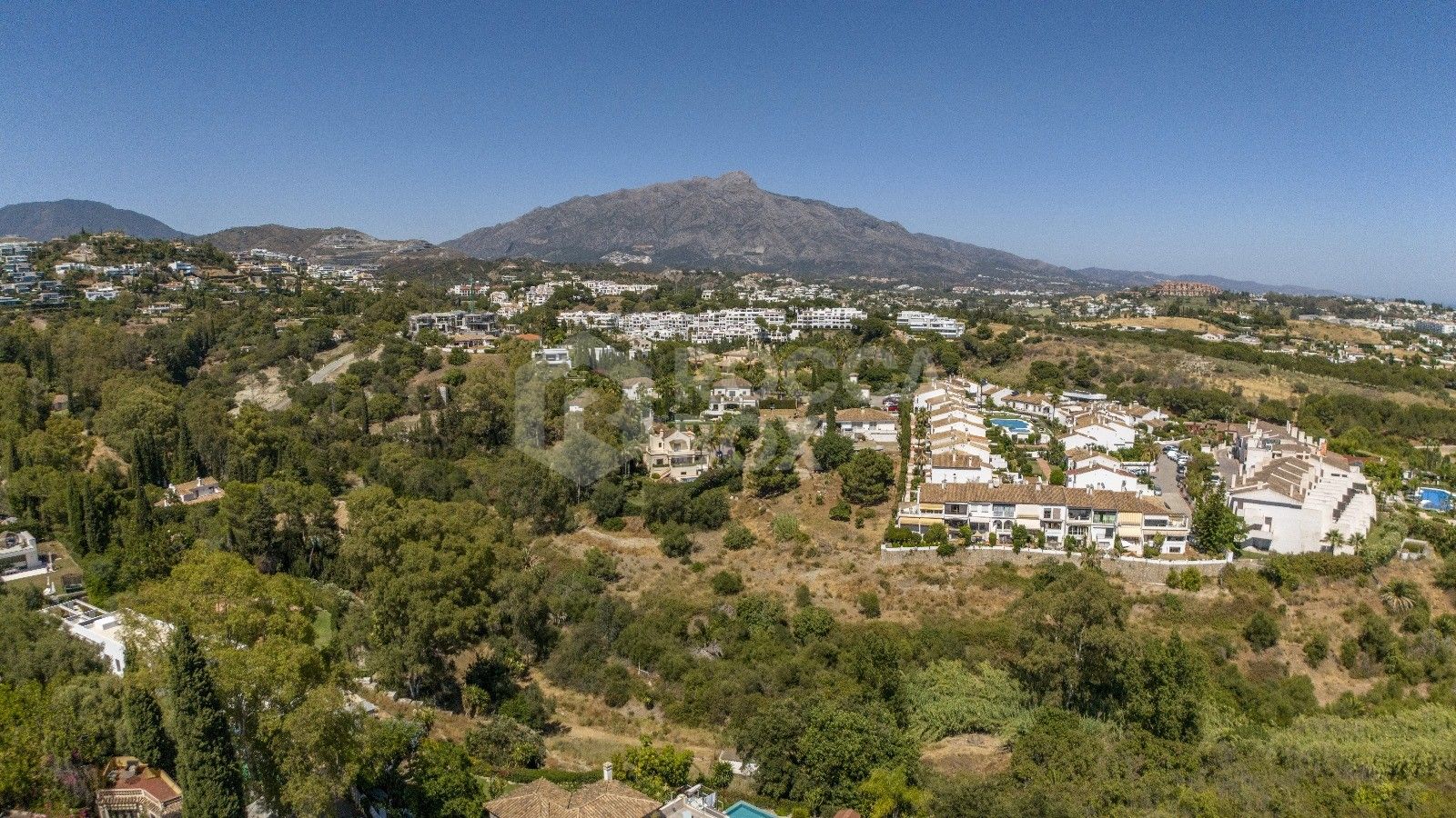 Charming Villa with Sea & Mountain Views Near La Zagaleta