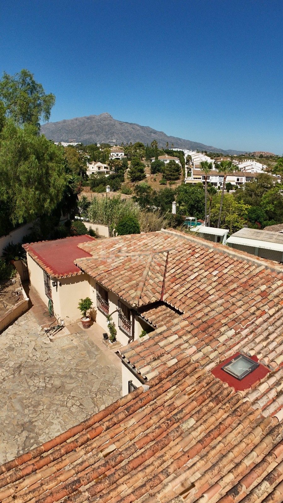 Charming Villa with Sea & Mountain Views Near La Zagaleta