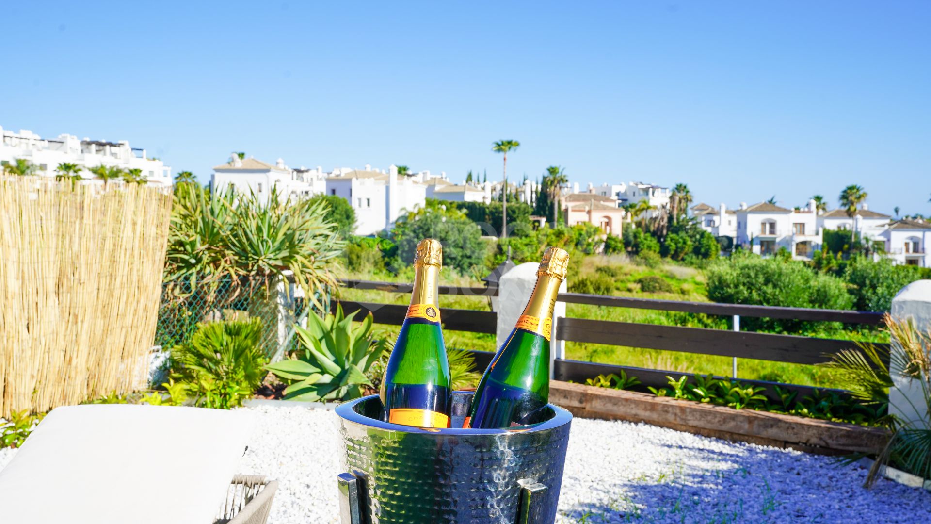 Elegant Ground Floor Apartment in Gated Community with Sea Views