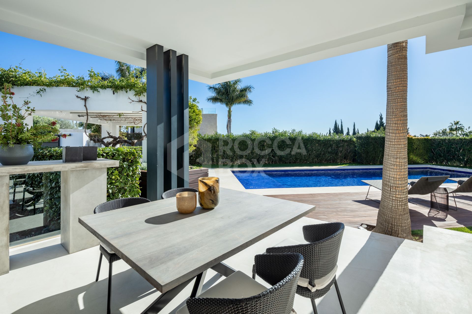 Exquisite Contemporary Villa in Altos de Puente Romano