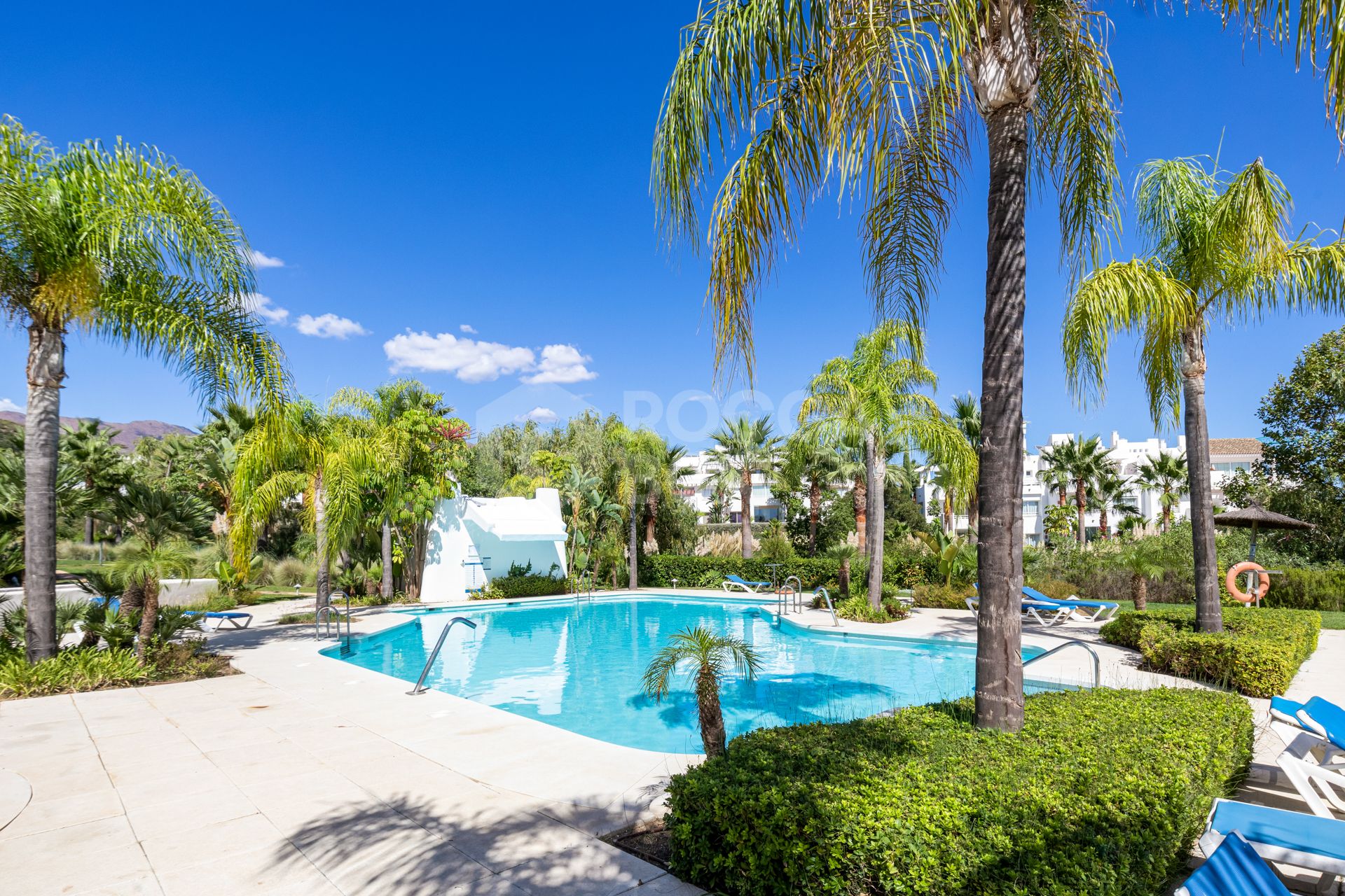 Charming Garden Apartment with Lagoon Access in Estepona